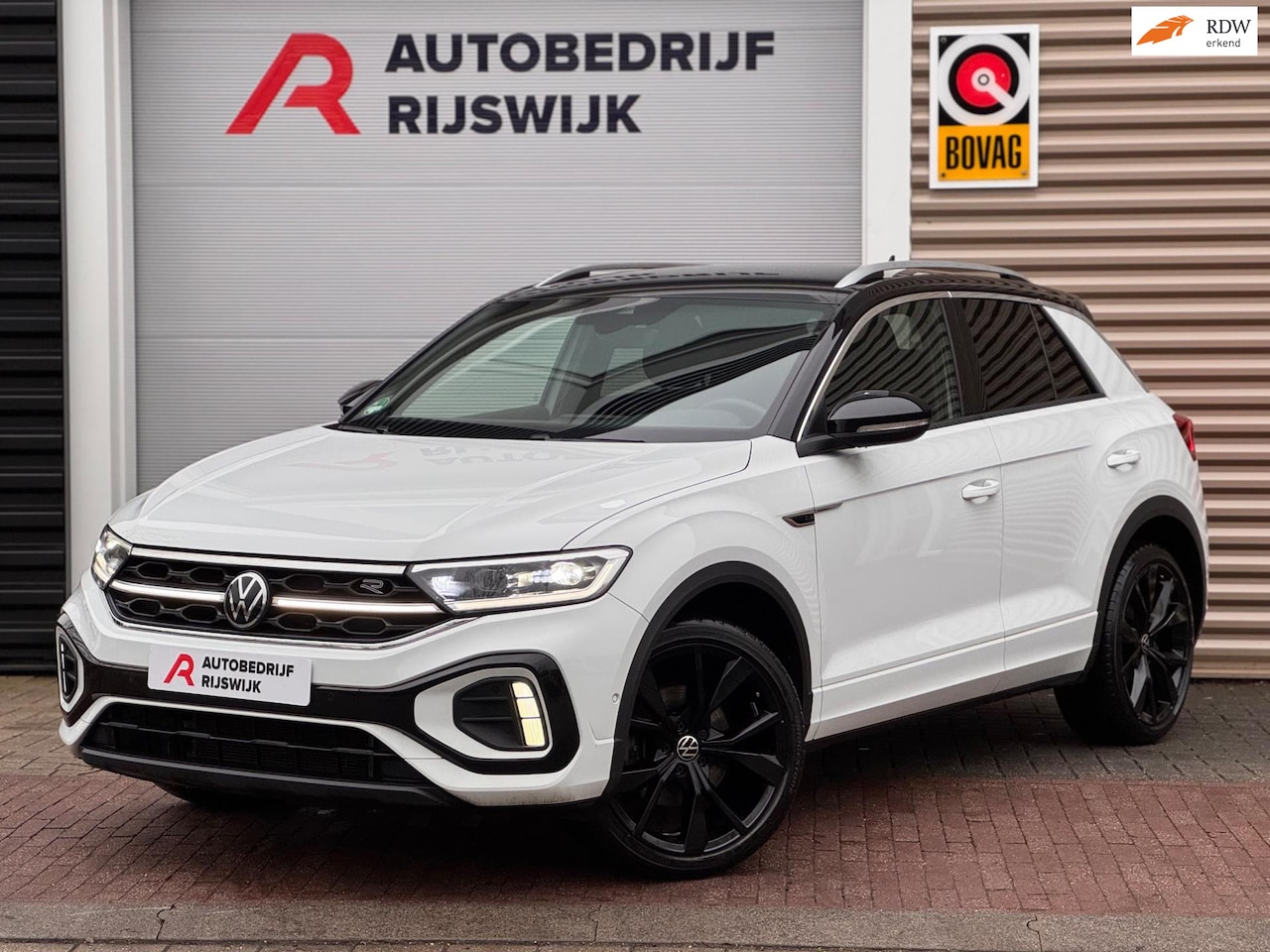 Volkswagen T-Roc - 1.5 TSI R-Line Leer/IQ.Light/Keyless/AppleCarPlay - AutoWereld.nl