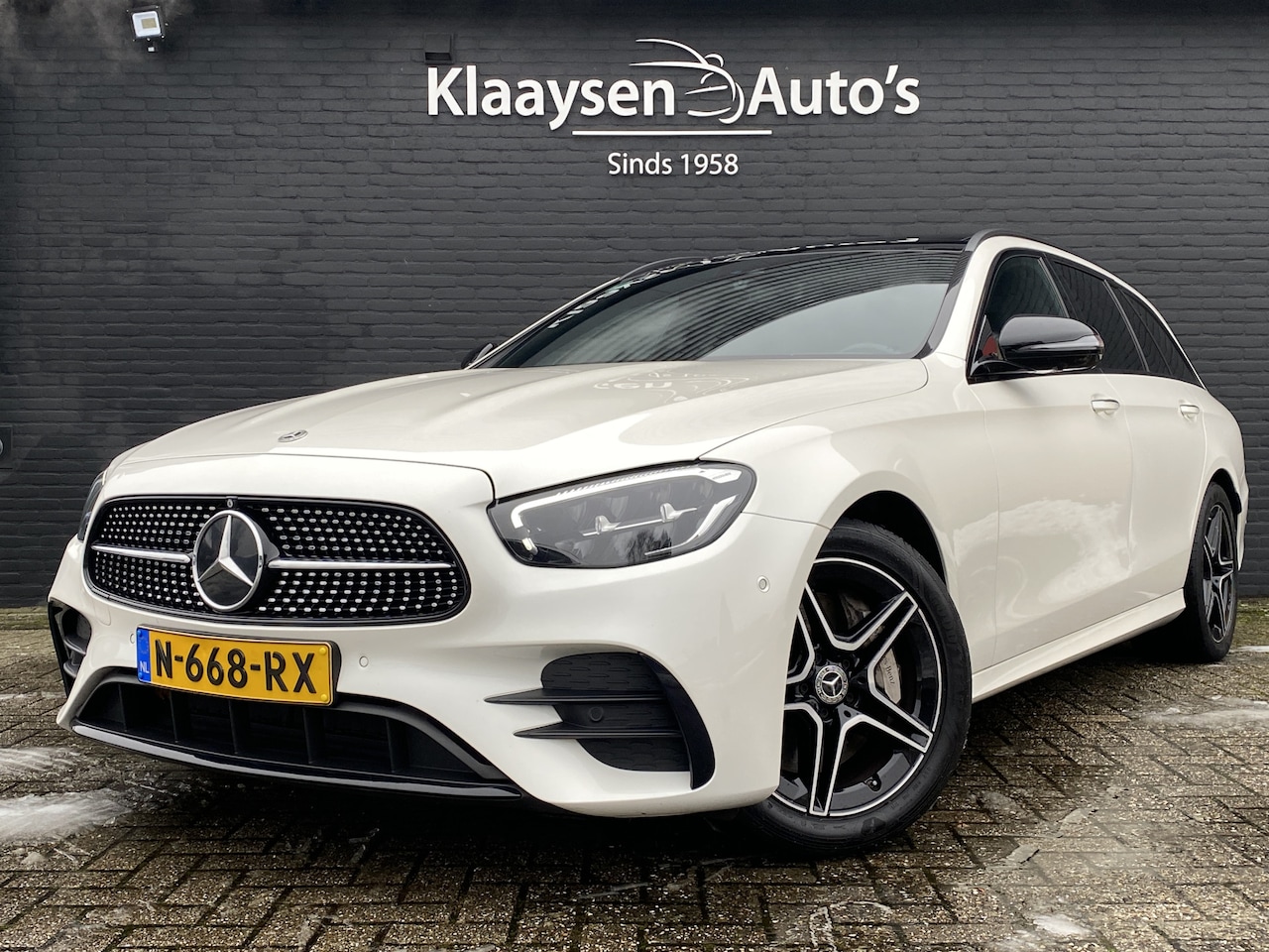 Mercedes-Benz E-klasse Estate - 300 e PHEV 320 pk AMG Line AUT. | 1e eigenaar | dealer onderh. | panoramadak | leder | mem - AutoWereld.nl