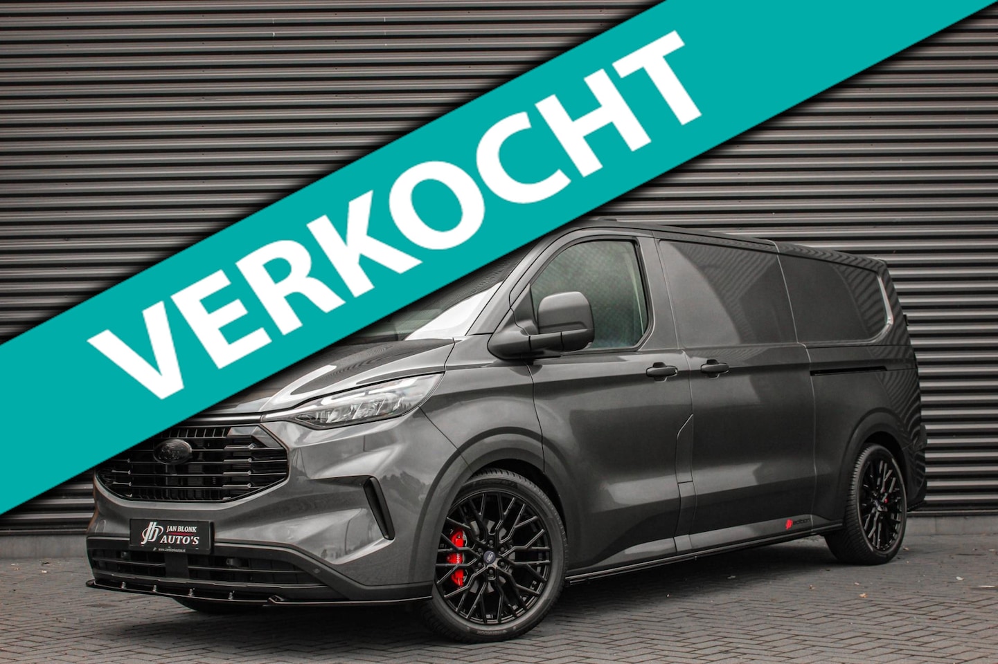 Ford Transit Custom - 320 2.0 TDCI L2H1 170PK JB-EDITION / 3-ZITS / DRIVERS PACK / NAVIGATIE / FULL BLACK / BPM - AutoWereld.nl