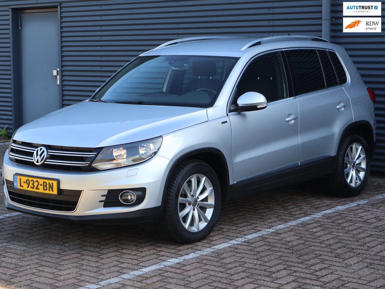 Volkswagen Tiguan - 1.4 TSI Lounge Edition|Carplay|Cruise|Cam|Nav|Climate|PDC|Automaat - AutoWereld.nl