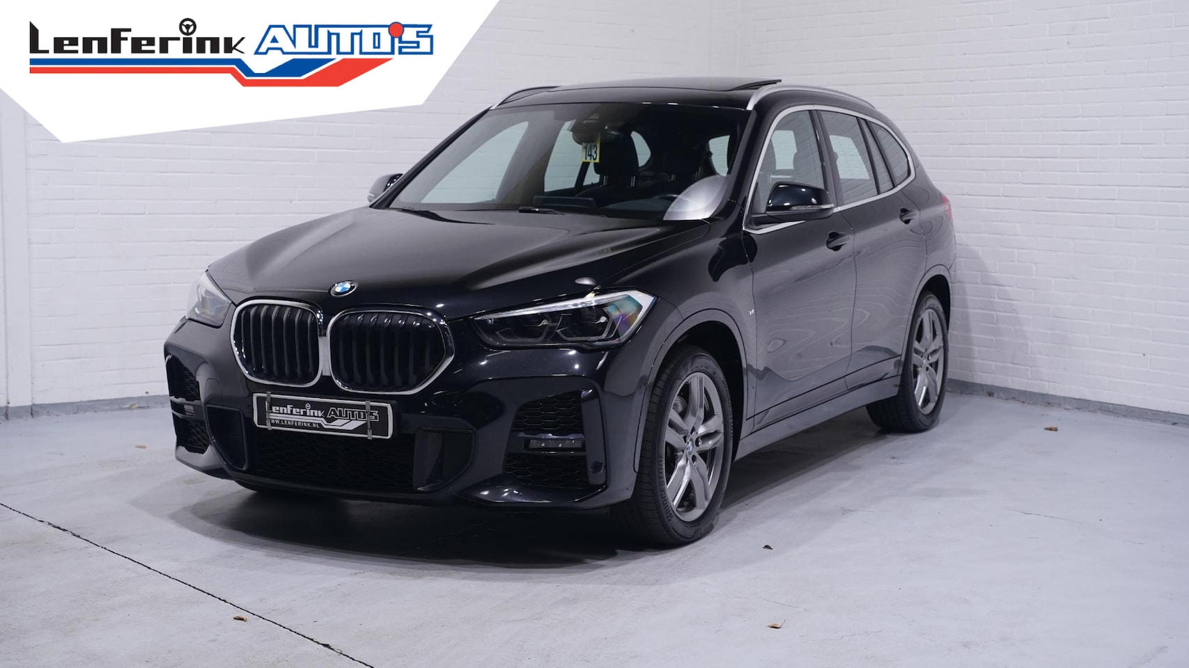 BMW X1 - sDrive20i M Sport Panoramadak 1e Eig. NAP Head up Camera Apple Carplay Led koplampen - AutoWereld.nl