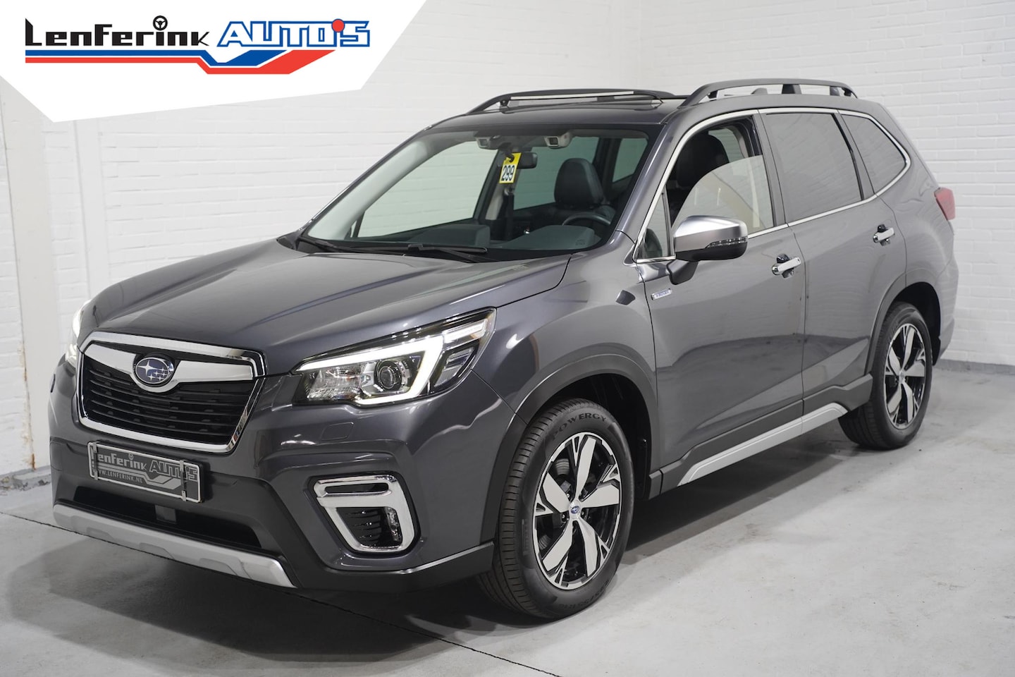 Subaru Forester - 2.0i e-BOXER First Edition Leder Apple Carplay Schuifdak Camera Trekhaak NAP - AutoWereld.nl