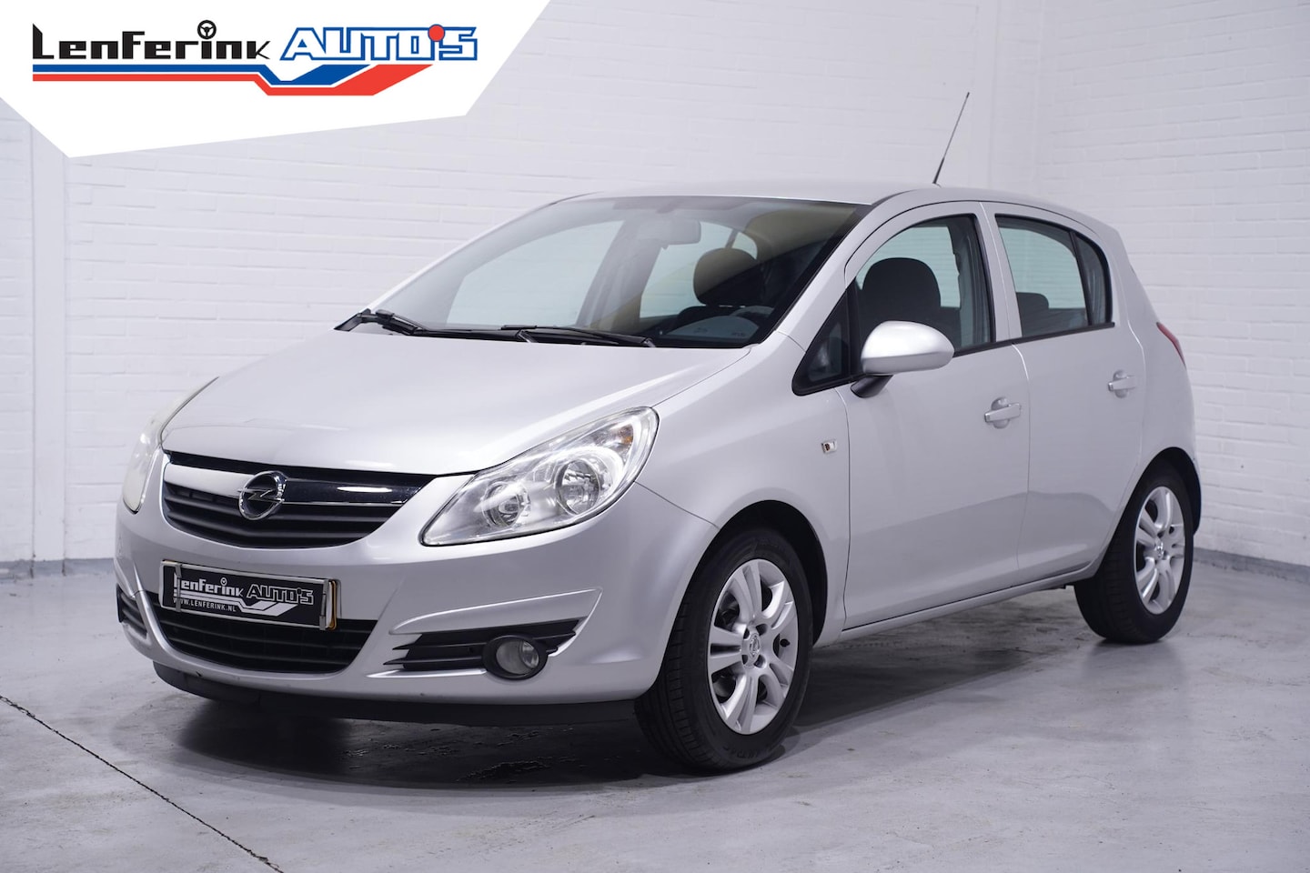 Opel Corsa - 1.2-16V '111' Edition Airco Cruise Bluetooth LMV 15"trekhaak APK tot 11/2026 - AutoWereld.nl
