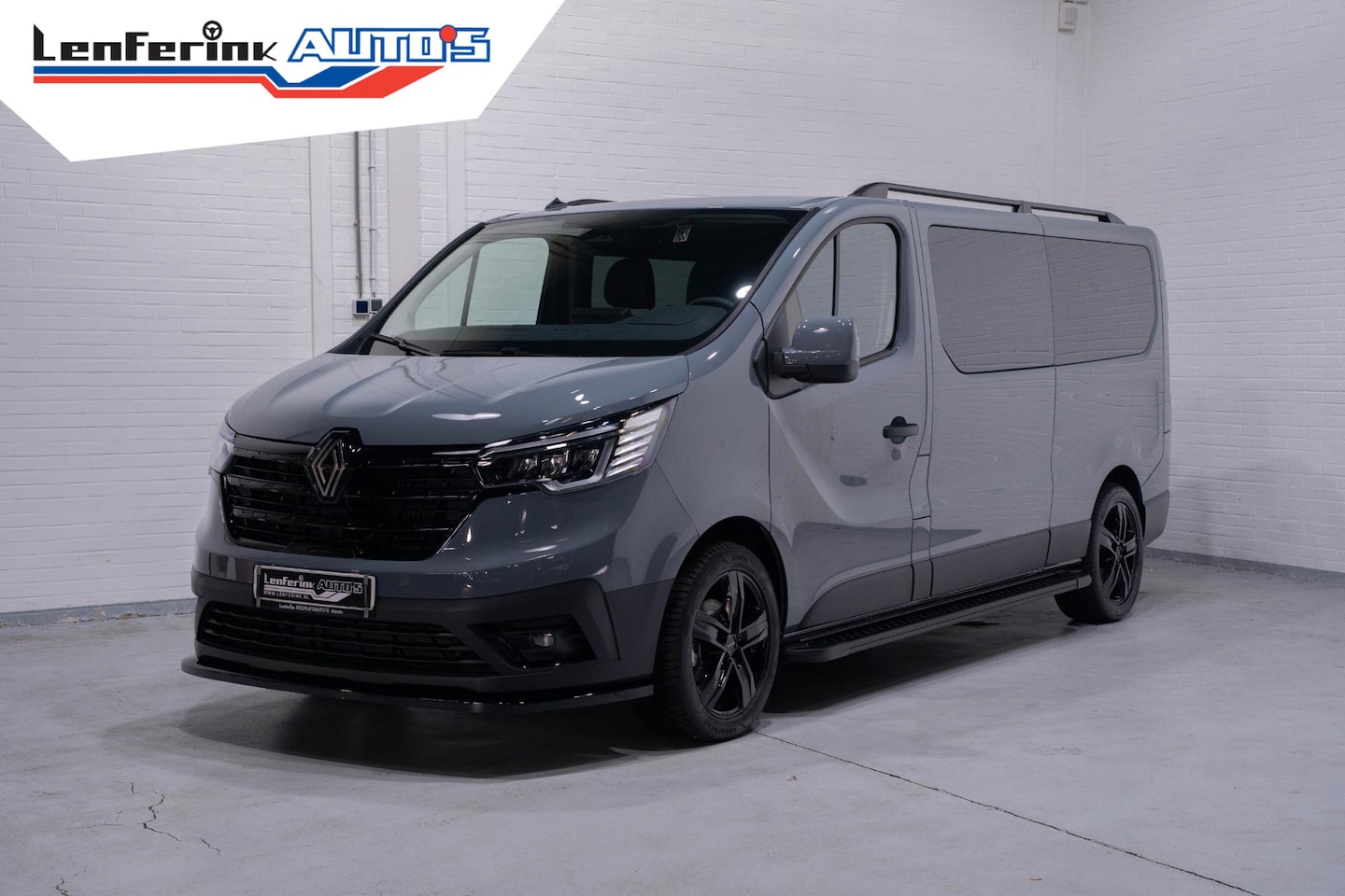 Renault Trafic - 2.0 DCi 130 pk Dubbel Cabine Black&Grey Airco, Camera, 18" LMV, Spoiler V+A, LED Koplampen - AutoWereld.nl