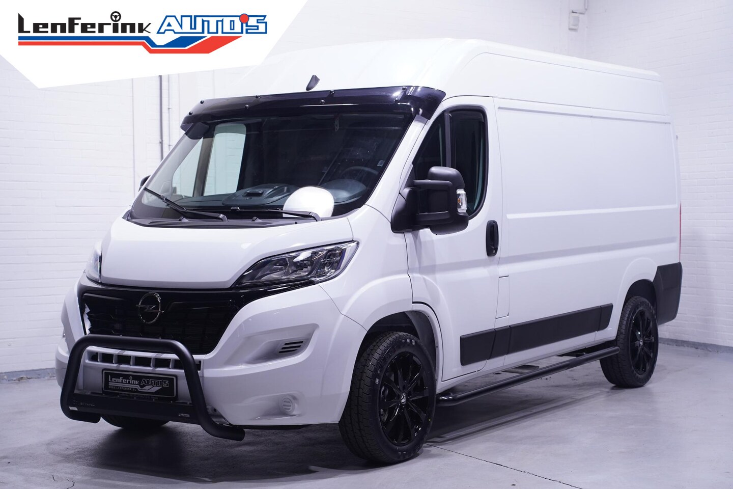 Opel Movano - 2.2D 140 pk L2H2 White&Black Edition Navi 18" LMV, Bullbar + Sidebars Zwart, Camera, Apple - AutoWereld.nl