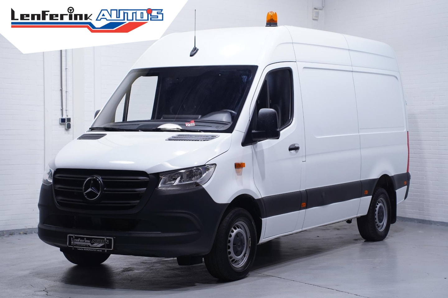 Mercedes-Benz Sprinter - 317 CDI 170 pk L2H2 Navi, Laadruimte Pakket Airco, Apple Carplay, DAB+, 3-Zits - AutoWereld.nl