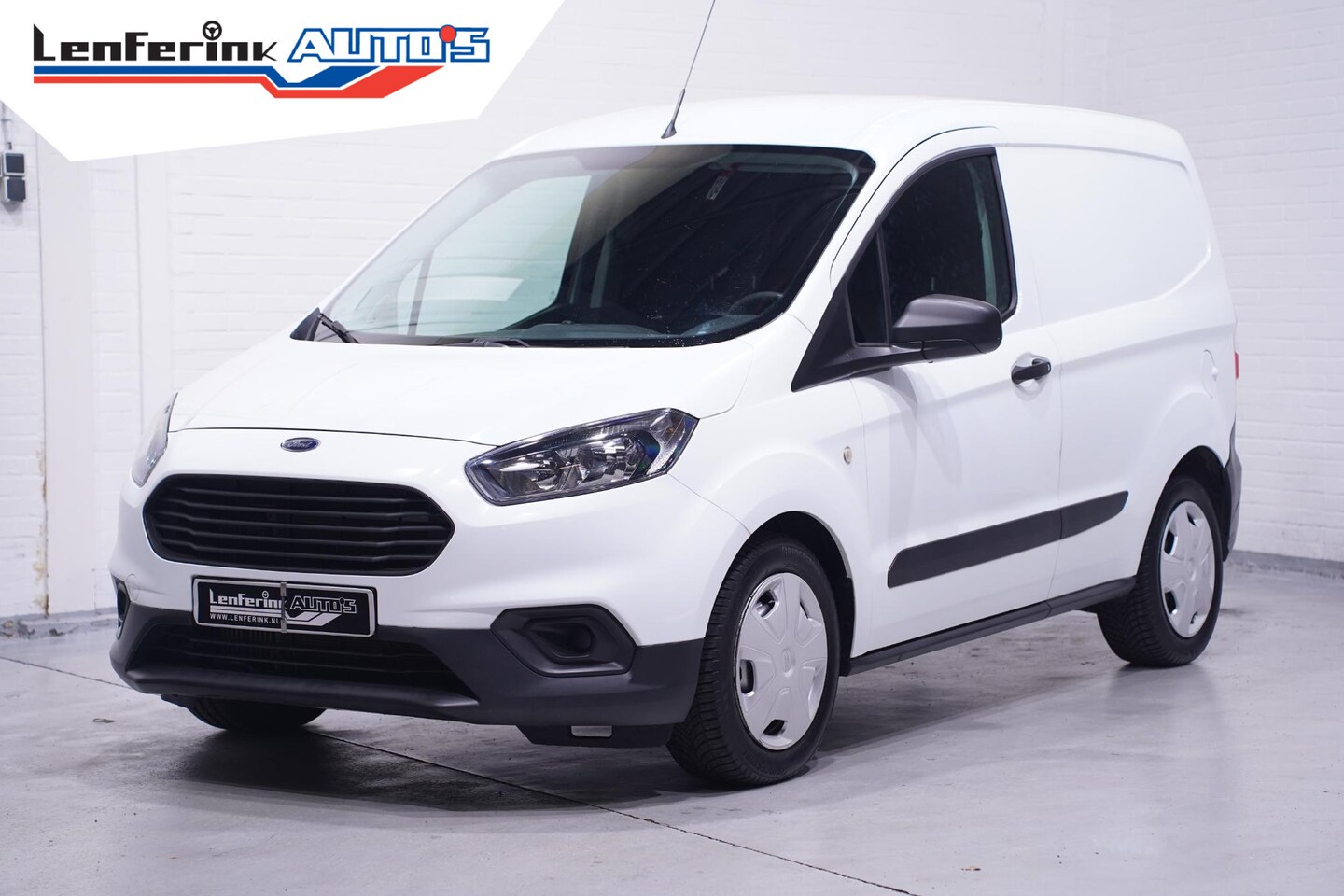 Ford Transit Courier - 1.0 Ambiente 100 pk Benzine Airco, Trekhaak Laadruimte Pakket, PDC achter, NAP, 1e Eigenaa - AutoWereld.nl