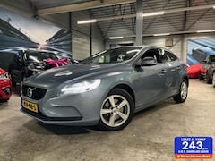 Volvo V40 - 2.0 T2 Kinetic | LED | Trekhaak | Camera | OH compleet