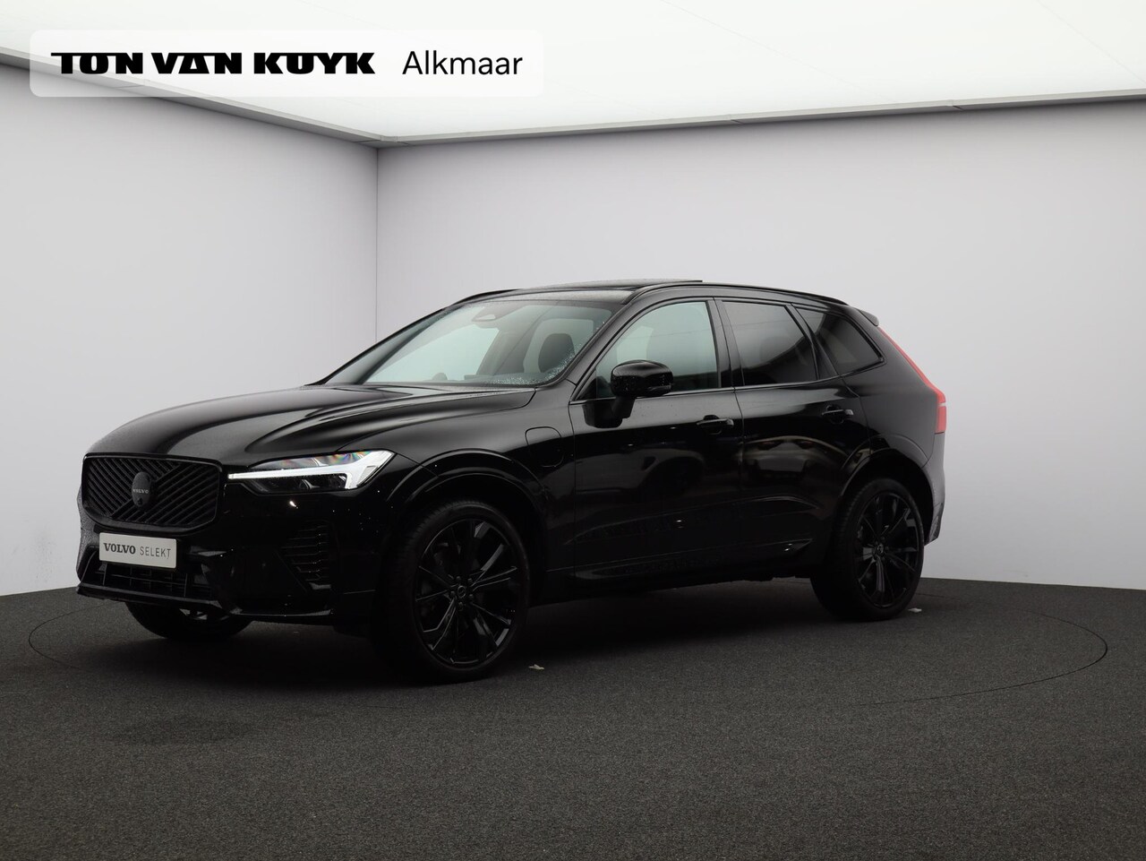Volvo XC60 - 2.0 T6 Plug-in hybrid AWD Ultra Black Edition / Luchtvering / B&W Audio / 360 Camera / Pan - AutoWereld.nl