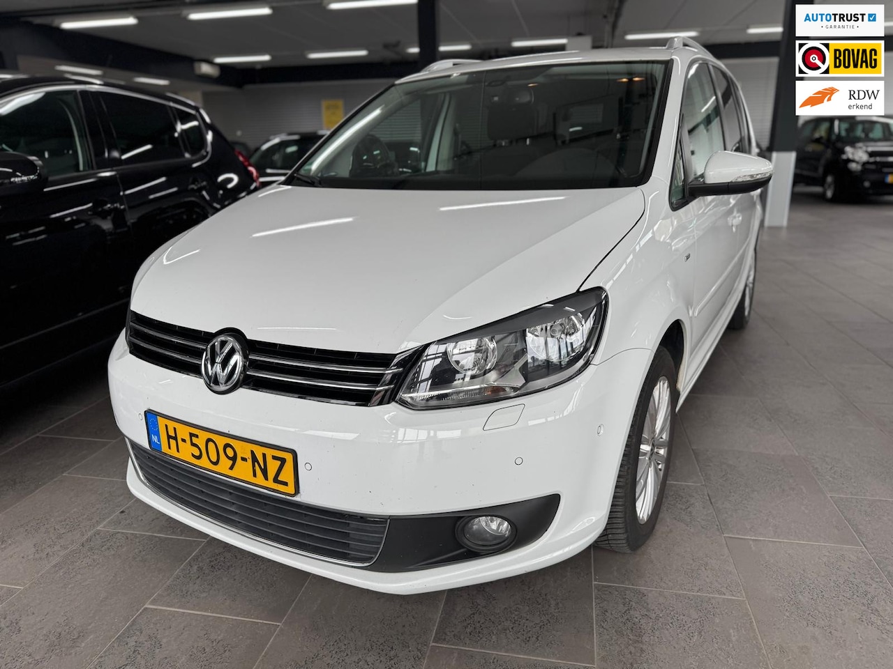 Volkswagen Touran - 1.2 TSI Highline BlueMotion 7p. Navi Clima cruise lm-velgen elekt-pakket parkeersensoren s - AutoWereld.nl