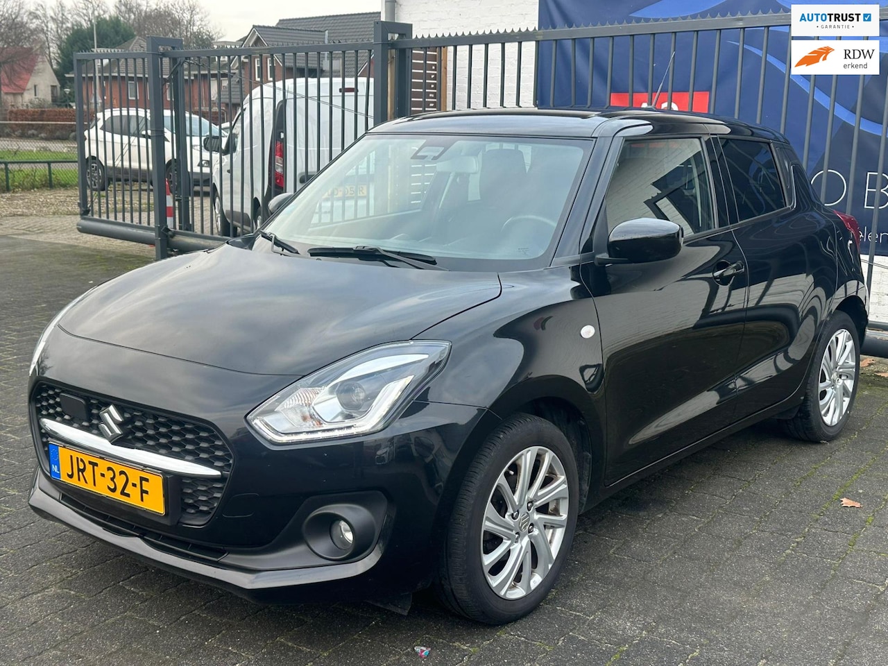 Suzuki Swift - 1.2 Select Smart Hybrid / CRUISE CONTROL / AIRCO / STOELVERWARMING / CAMERA - AutoWereld.nl