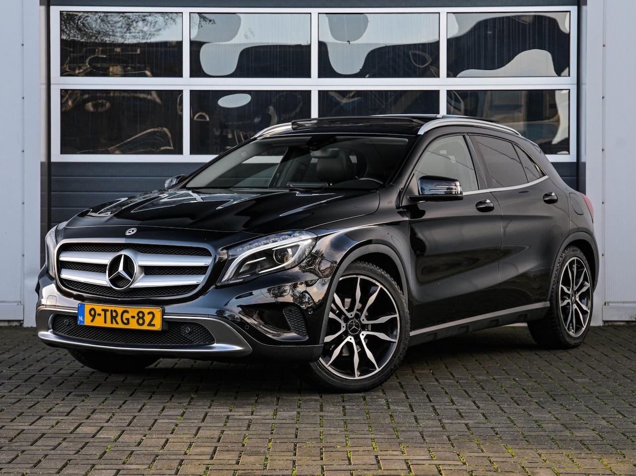 Mercedes-Benz GLA-Klasse - 200 AMG-line | Leder | Panoramadak | Xenon | Camera | PDC v+a | Carplay - AutoWereld.nl