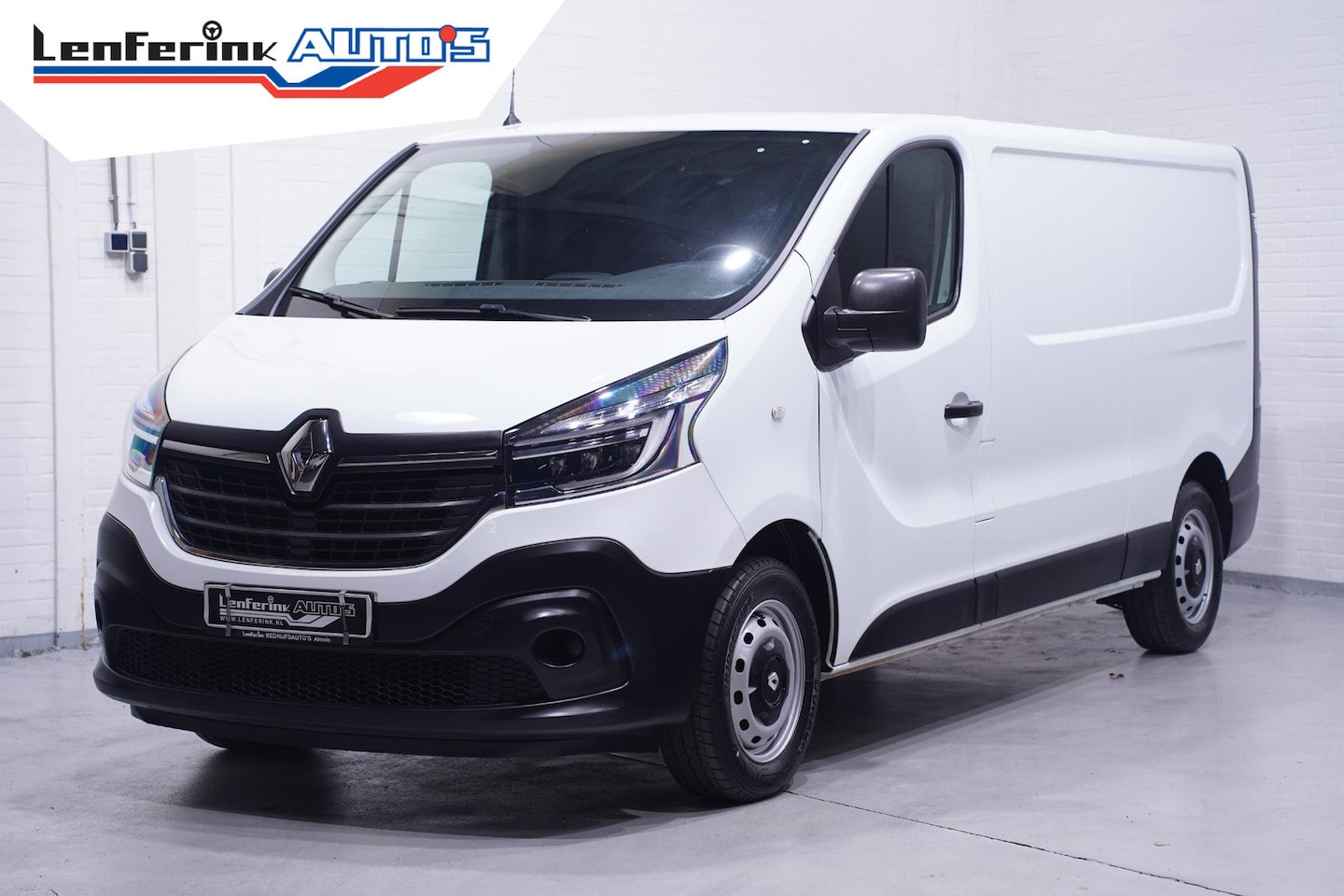 Renault Trafic - 2.0 dCi 120 pk L2H1 Airco, LED Koplampen Laadruimte Pakket, PDC achter, 3-Zits - AutoWereld.nl