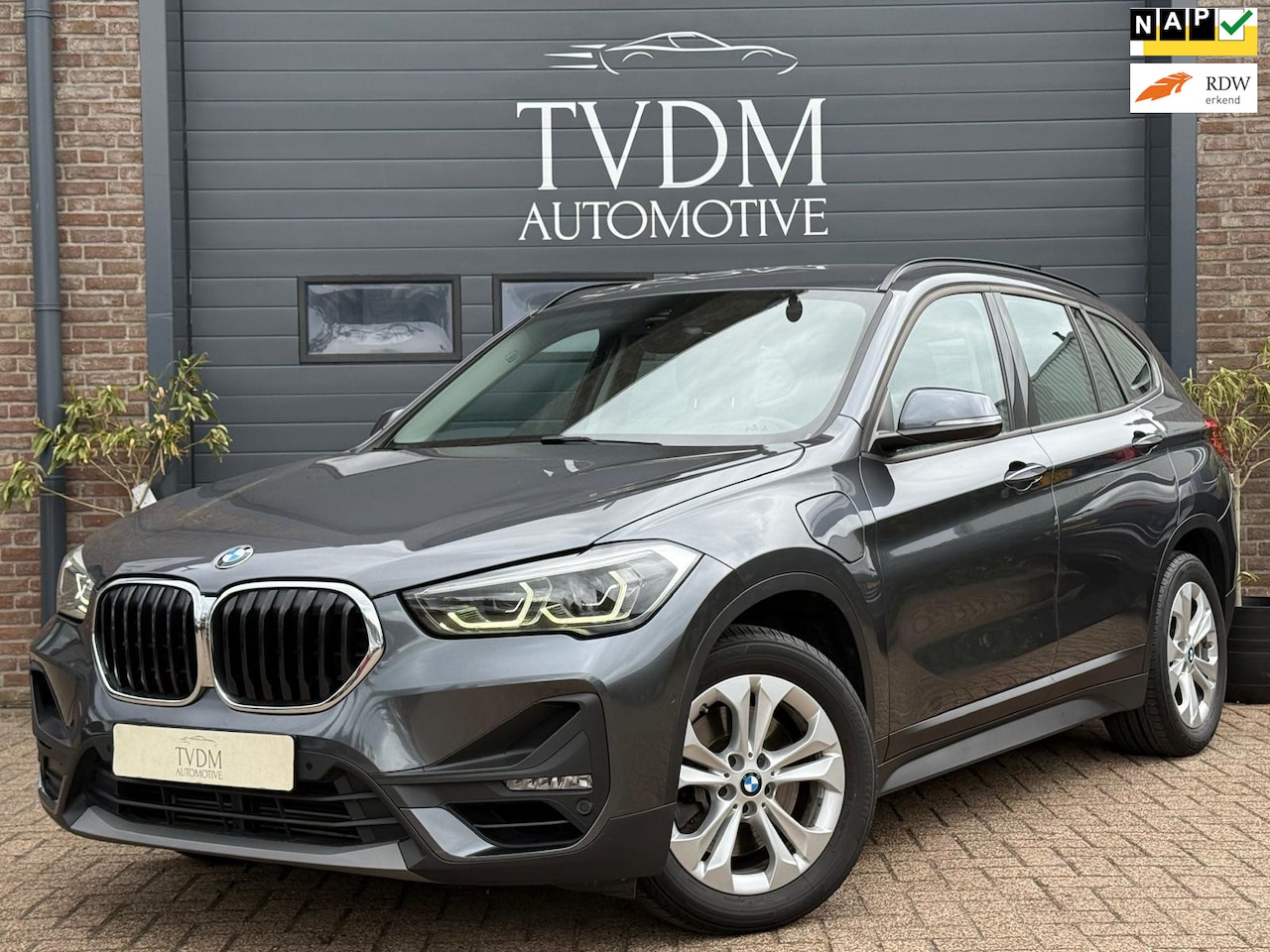 BMW X1 - XDrive25e Executive|TREKHAAK|NAVI|CLIMATE|LED|CRUISE - AutoWereld.nl