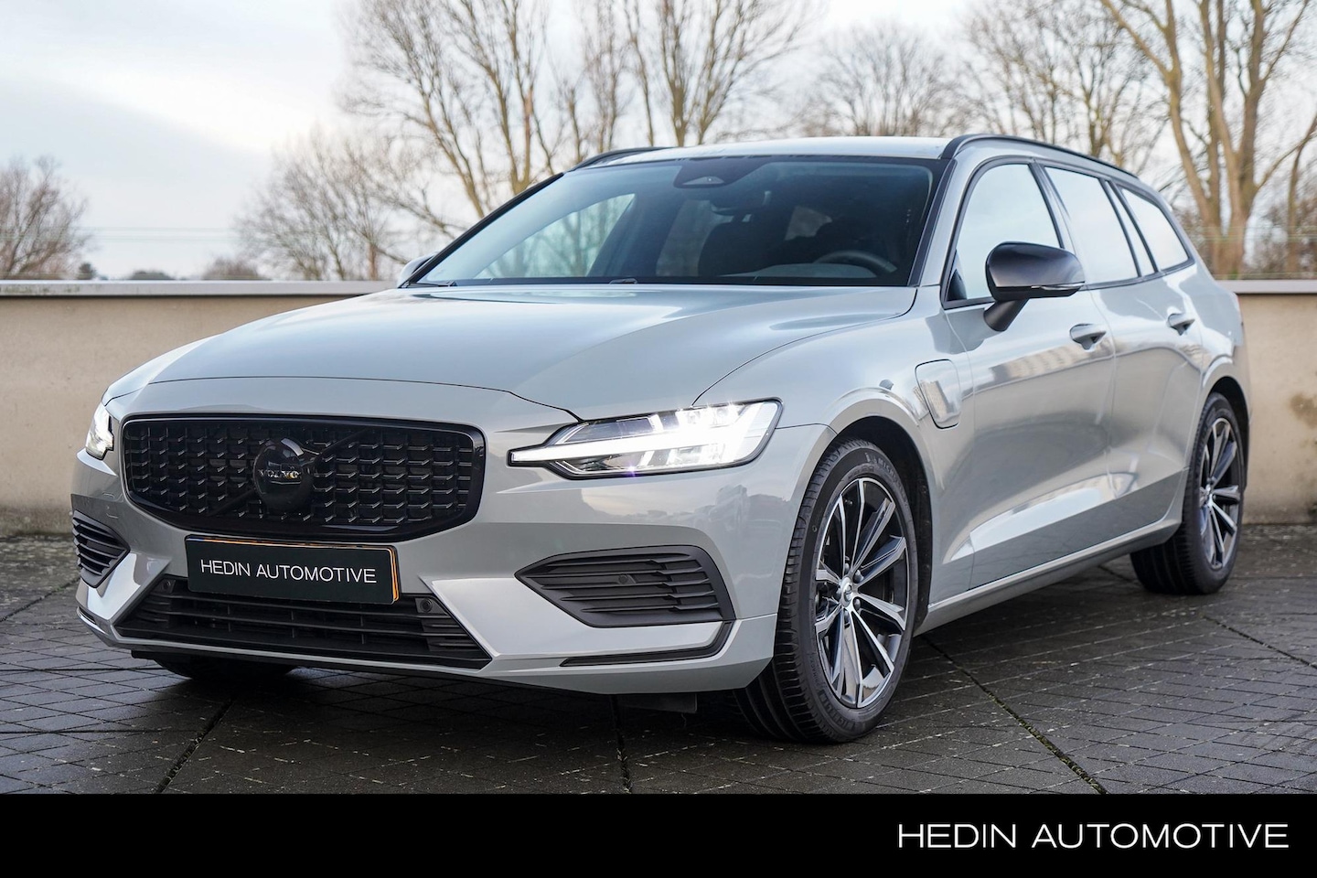 Volvo V60 - 2.0 T6 Plug-in hybrid AWD Essential 2.0 T6 Plug-in hybrid AWD Essential - AutoWereld.nl