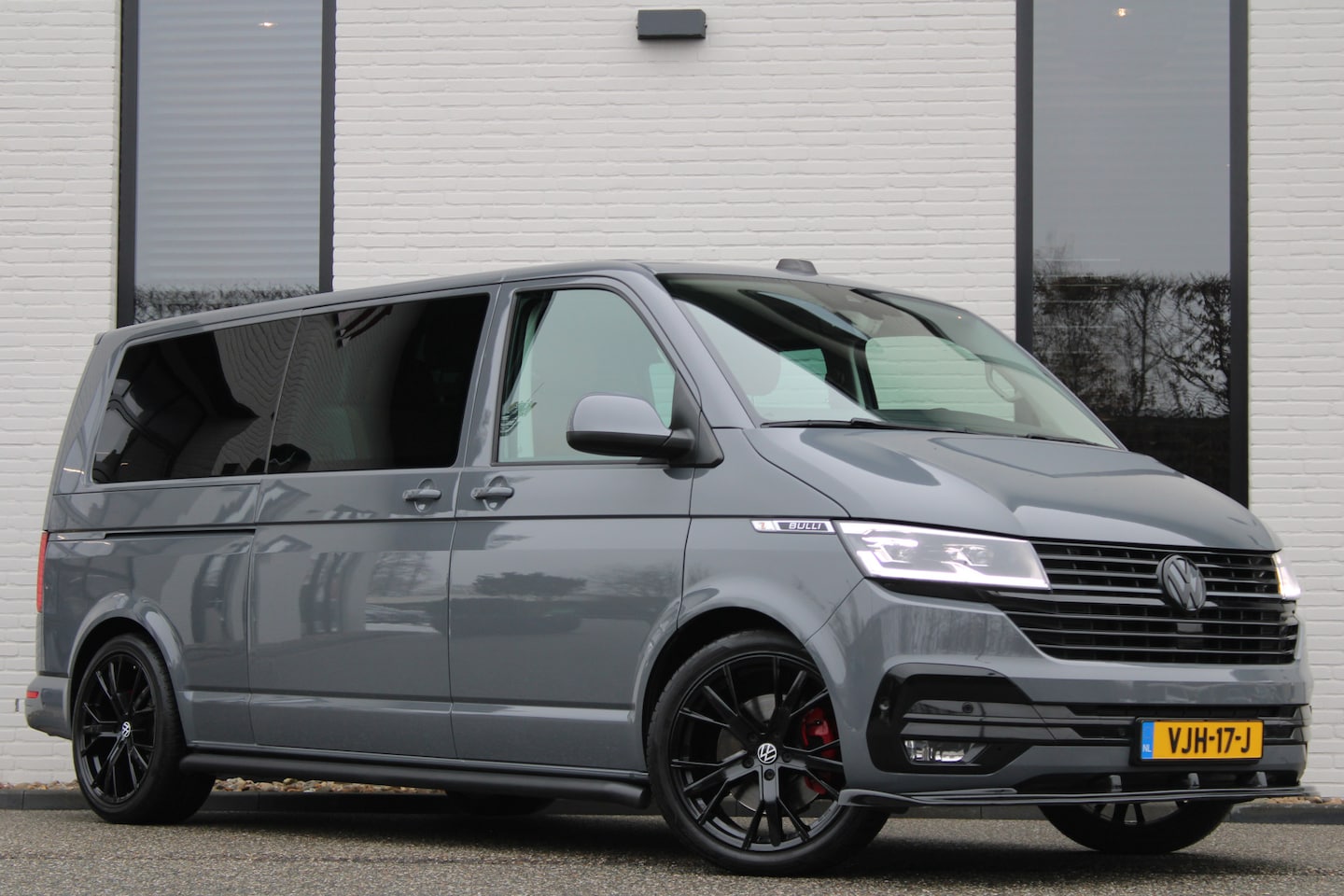 Volkswagen Transporter - 2.0 TDI / Aut / L2H1 / 30 / DC / BULLI / Leer / Camera / Vol Opties / NIEUWSTAAT - AutoWereld.nl