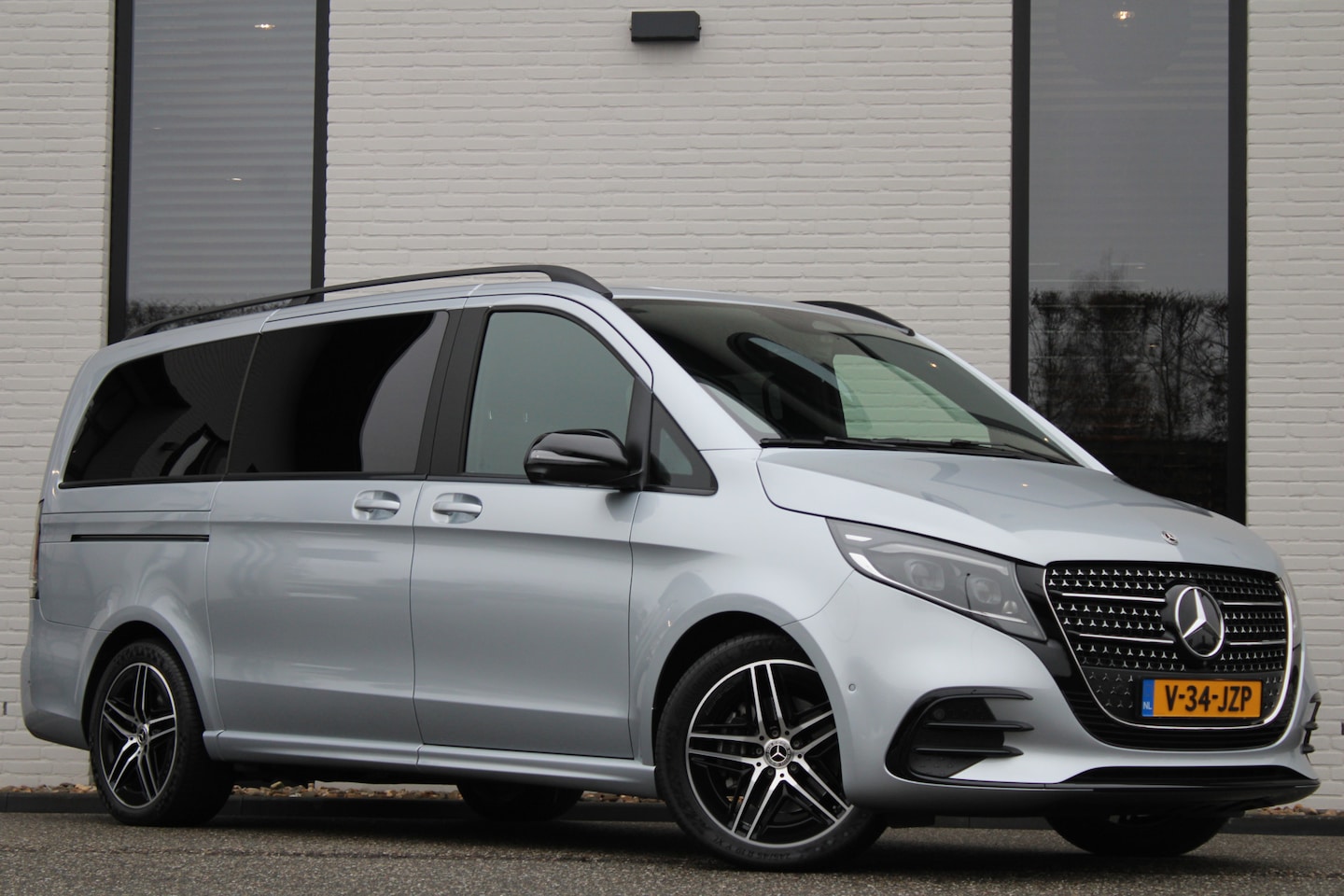 Mercedes-Benz V-klasse - 250d / Lang / DC / AMG / 2x Elec Schuifd / 360 Cam / Burmester / Vol Opties / NIEUWSTAAT - AutoWereld.nl