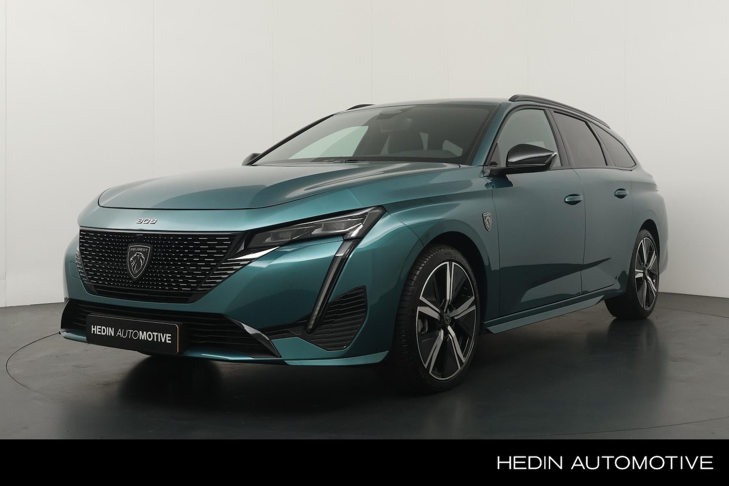 Peugeot 308 - 1.2 Hybrid 145 e-DCS6 GT | 360 graden Camera | 18" LM Velgen | Navigatie | El. Achterklep - AutoWereld.nl