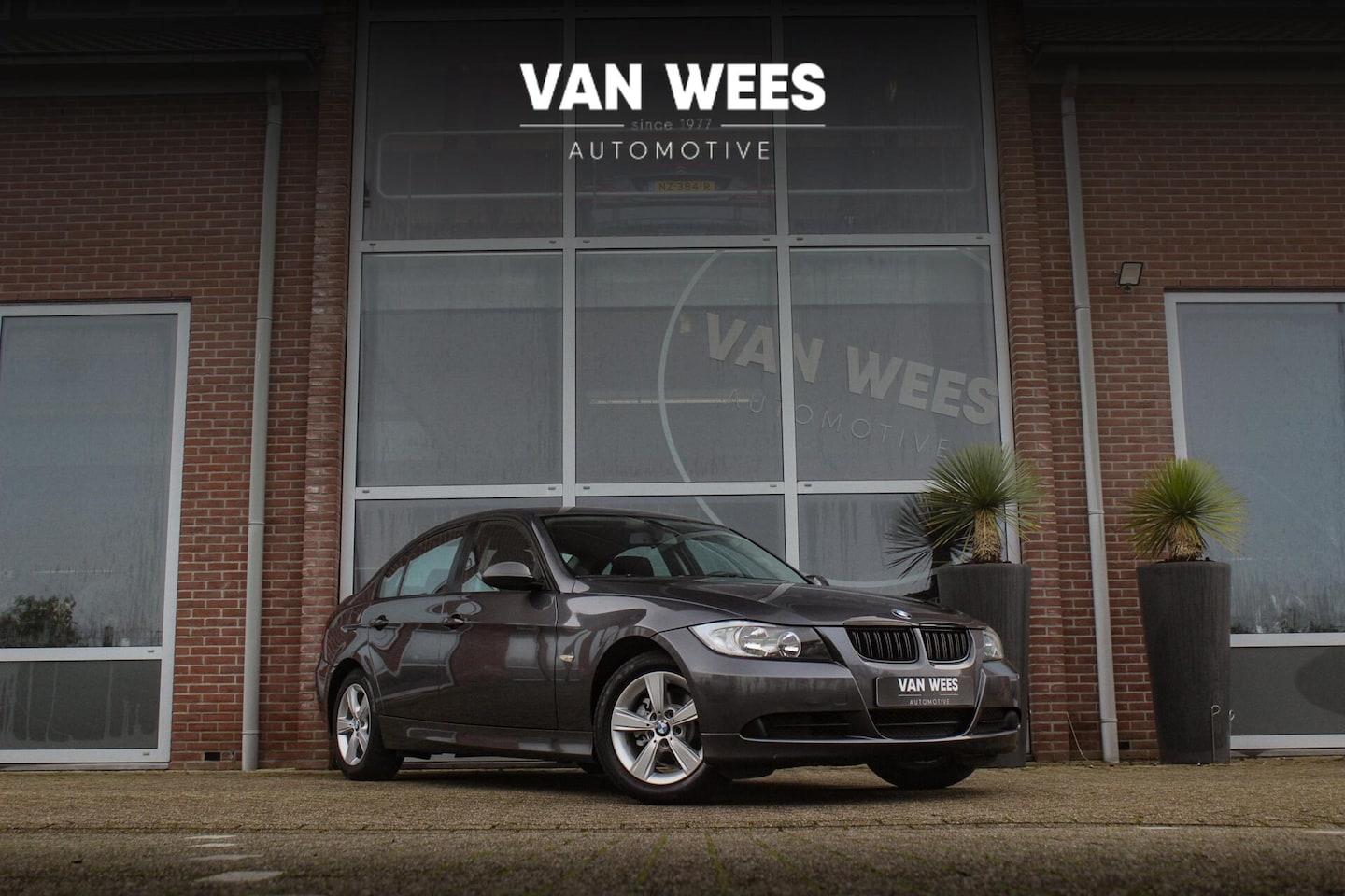 BMW 3-serie - 318i E90 Business Line | Automaat | Stoelverwarming | Climate control | PDC | Boordcompute - AutoWereld.nl