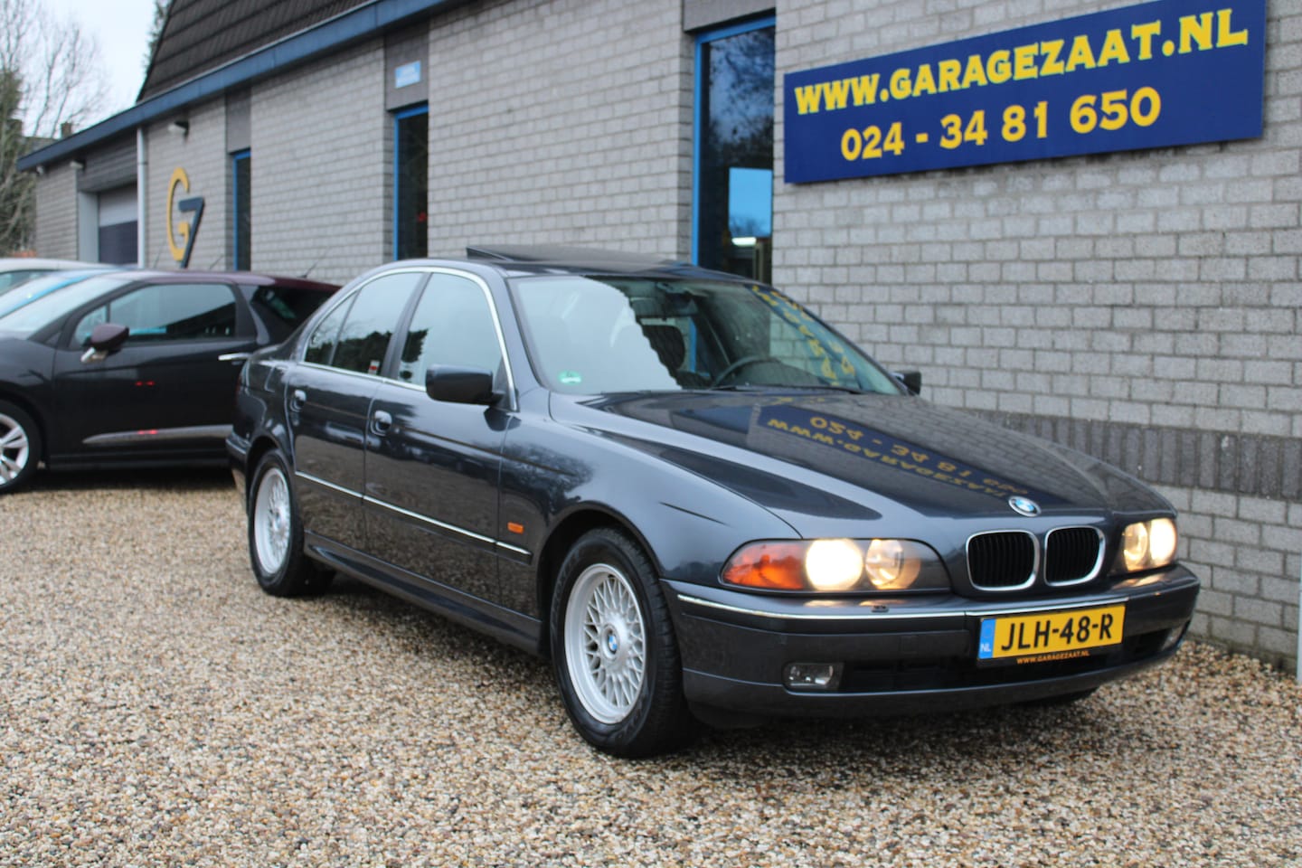 BMW 5-serie - 520i Executive Automaat Youngtimer Leder schuifdak Clima - AutoWereld.nl