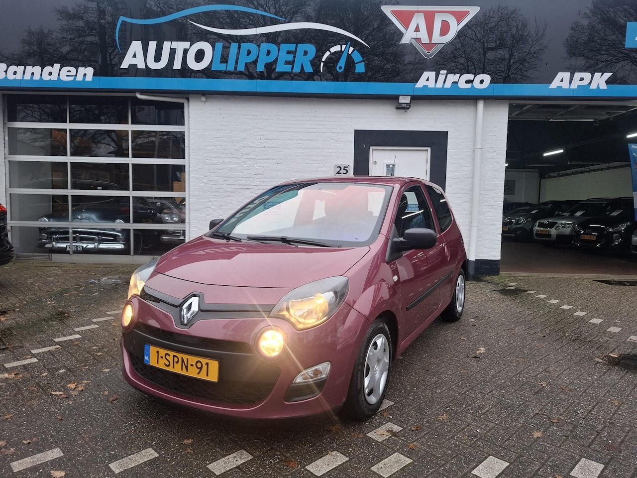 Renault Twingo - 1.2 16V Parisienne /Nieuwe apk bij aflevering/Airco/USB - AutoWereld.nl