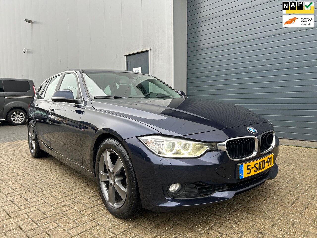 BMW 3-serie Touring - 320i Executive AUT NAVI XENON 2013 - AutoWereld.nl
