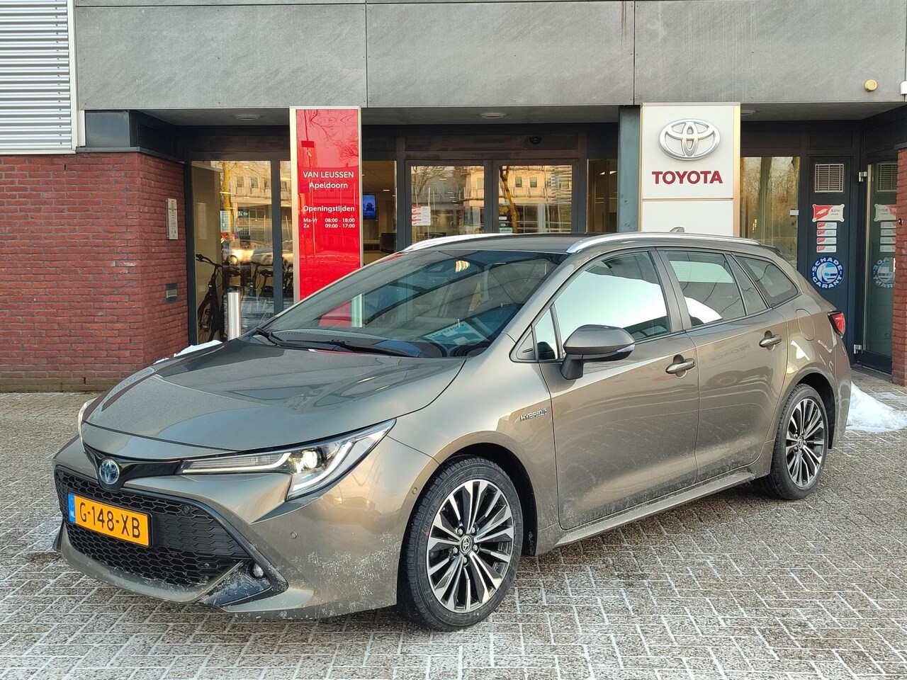 Toyota Corolla Touring Sports - 2.0 HYBRID BUSINESS INTRO TREKHAAK STOELVERW HEAD-UP PARK-SENSOREN NAVI CLIMA AD-CRUISE LM - AutoWereld.nl