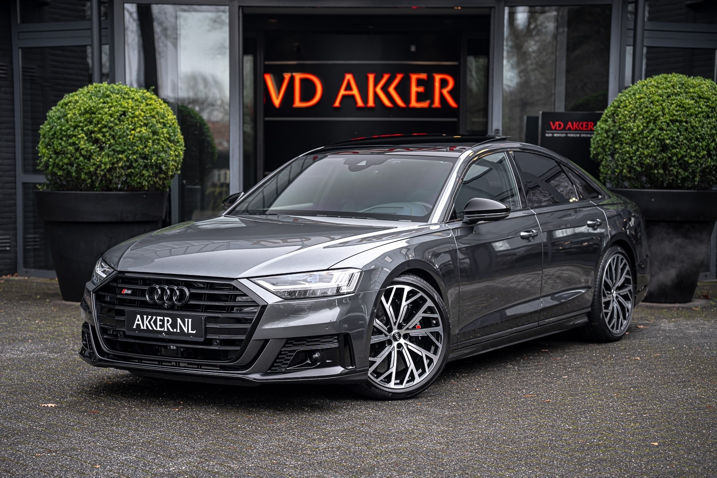 Audi S8 - 4.0-V8 NP.255k | Keram. Schijven | 4x El. Stoelen | Head-up | AI Active Susp. | 4Wsturing - AutoWereld.nl