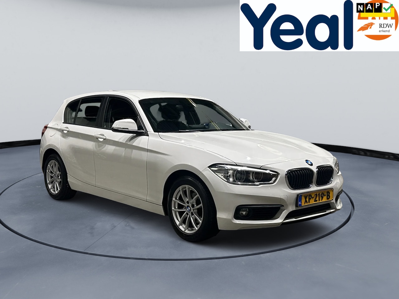 BMW 1-serie - 118i Executive PDC / LMV / Automaat / Cruise Control / Navi - AutoWereld.nl