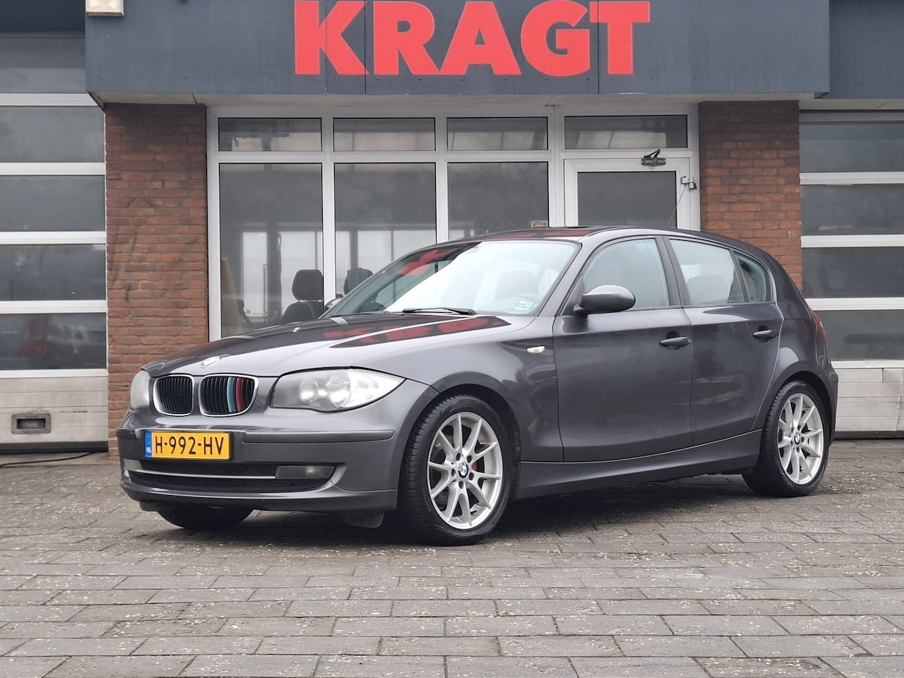 BMW 1-serie - 116i 5drs - navi - airco - schuifdak - stoelverwarming! - AutoWereld.nl