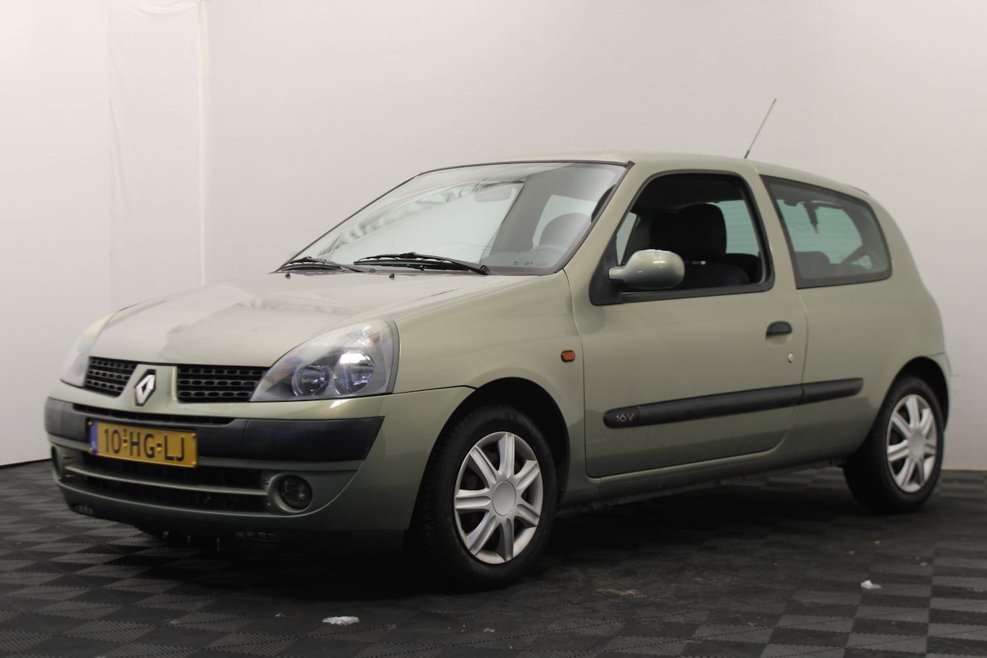 Renault Clio - 1.2-16V Expression Inruilkoopje - AutoWereld.nl