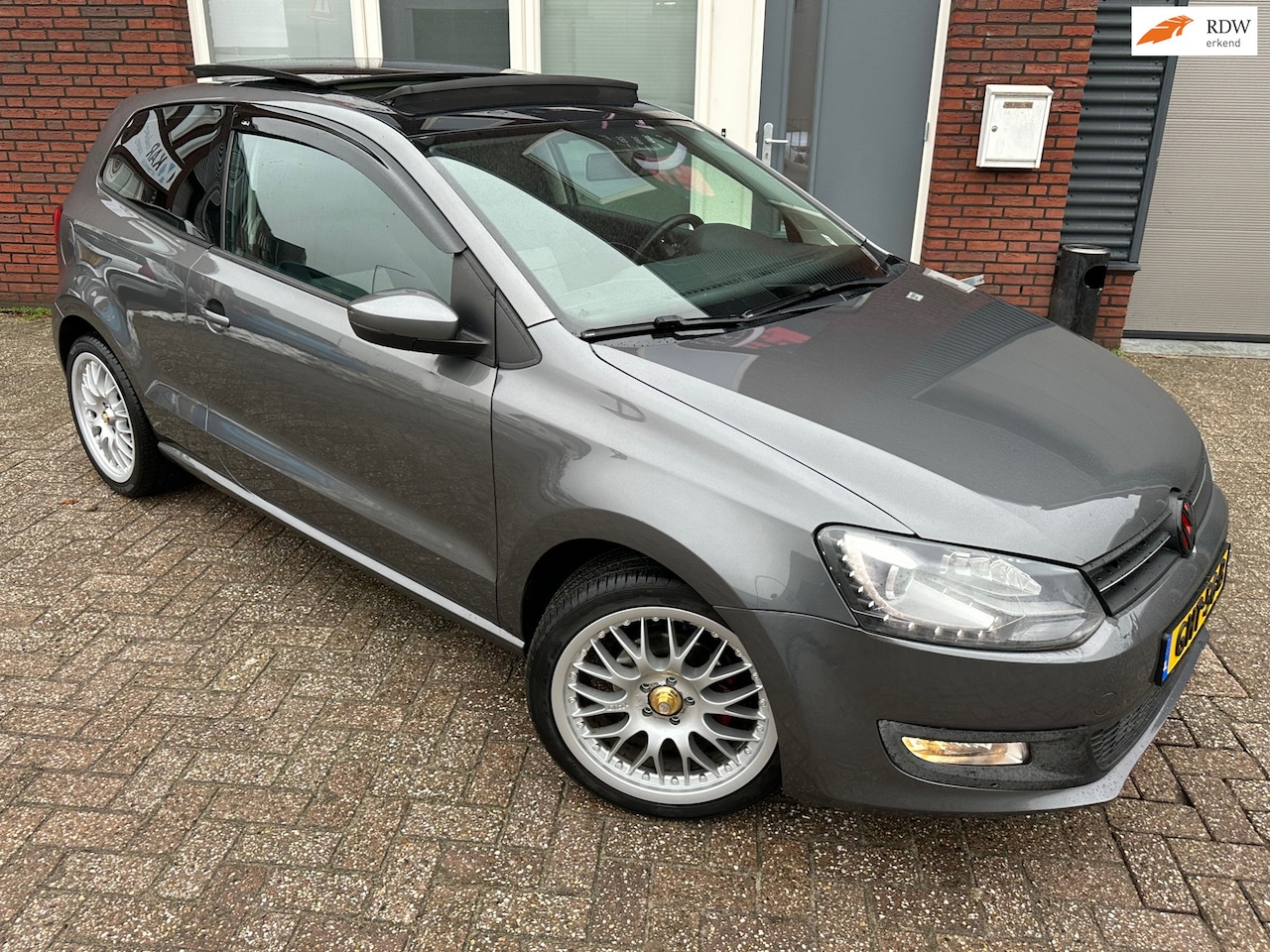 Volkswagen Polo - 1.2 Easyline / Pano / Navi / Airco / Cruise - AutoWereld.nl