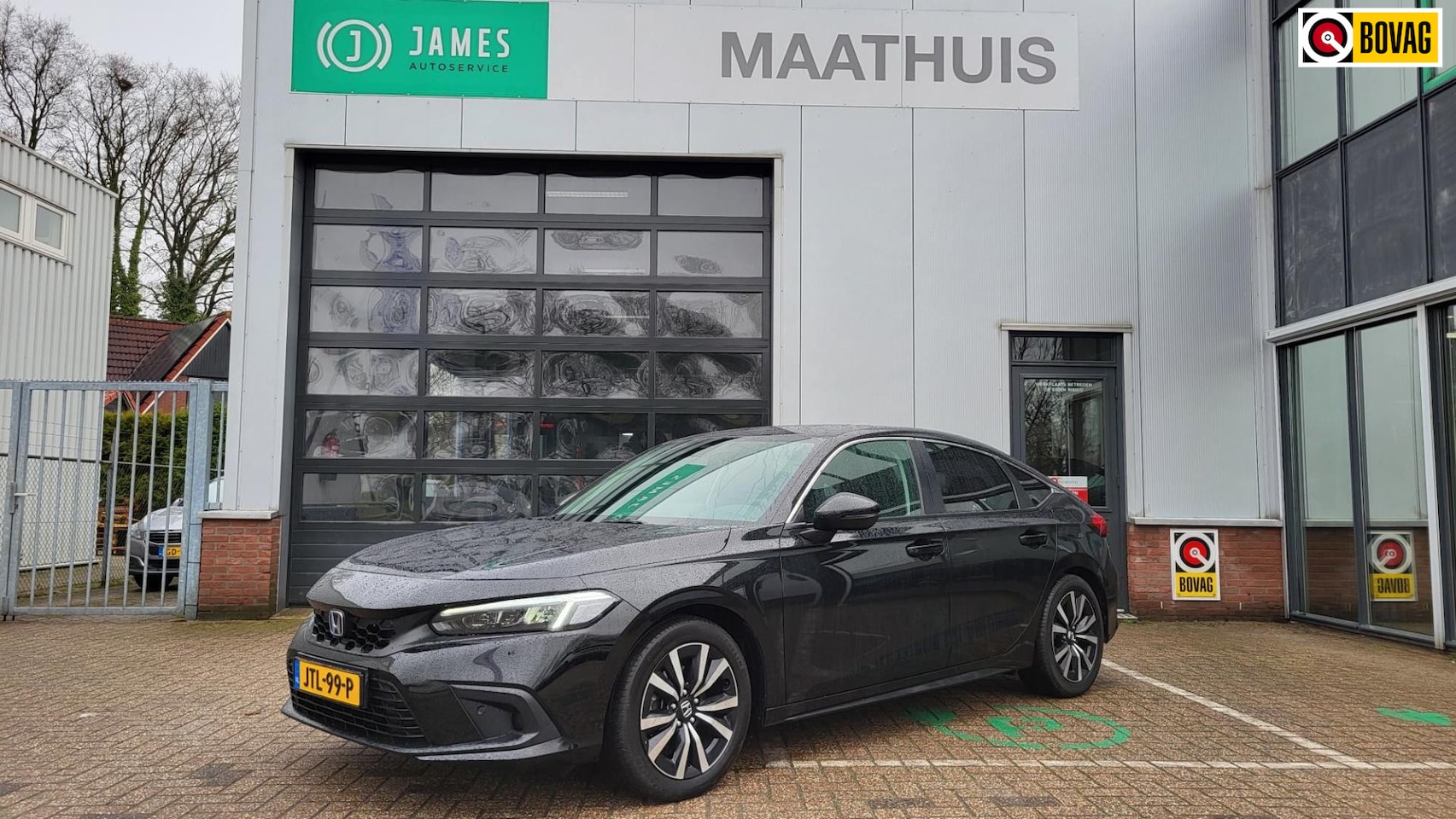 Honda Civic - 2.0 e:HEV Elegance Hybrid Automaat 18.000 km ! - AutoWereld.nl