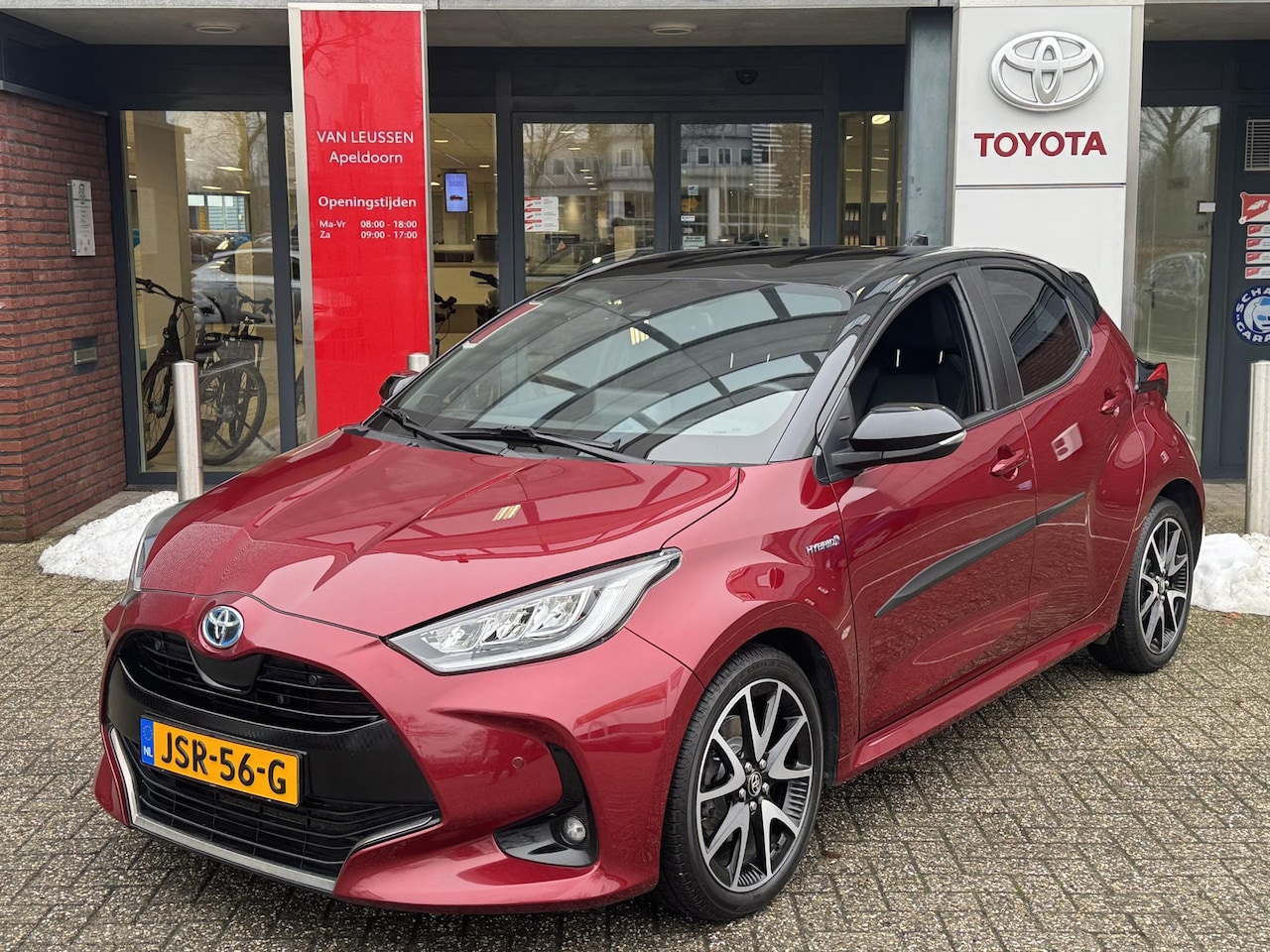 Toyota Yaris - 1.5 HYBRID EXECUTIVE BI-TONE 17'' LM-VELGEN BLIND SPOT NAVI PARK-SENSOREN CAMERA APPLE/AND - AutoWereld.nl