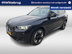 BMW iX3 - High Executive 286PK 80 kWh / Panoramadak / Zwenkbare Trekhaak / 360 Camera / Head-Up Disp