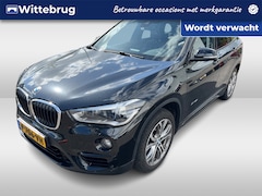 BMW X1 - xDrive20i 192PK High Executive / Panoramadak / Memory Seat / Achteruitrijcamera / Trekhaak