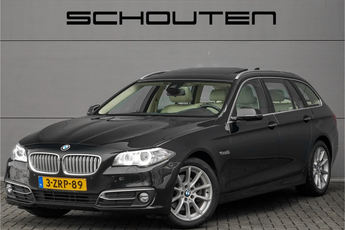 BMW 5-serie Touring - 520i Modern Line Pano Trekhaak Leder Xenon 18" - AutoWereld.nl