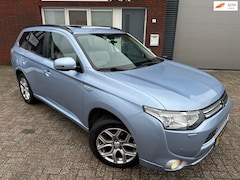 Mitsubishi Outlander - 2.0 PHEV Instyle / Pano / Leder / Navi / PDC