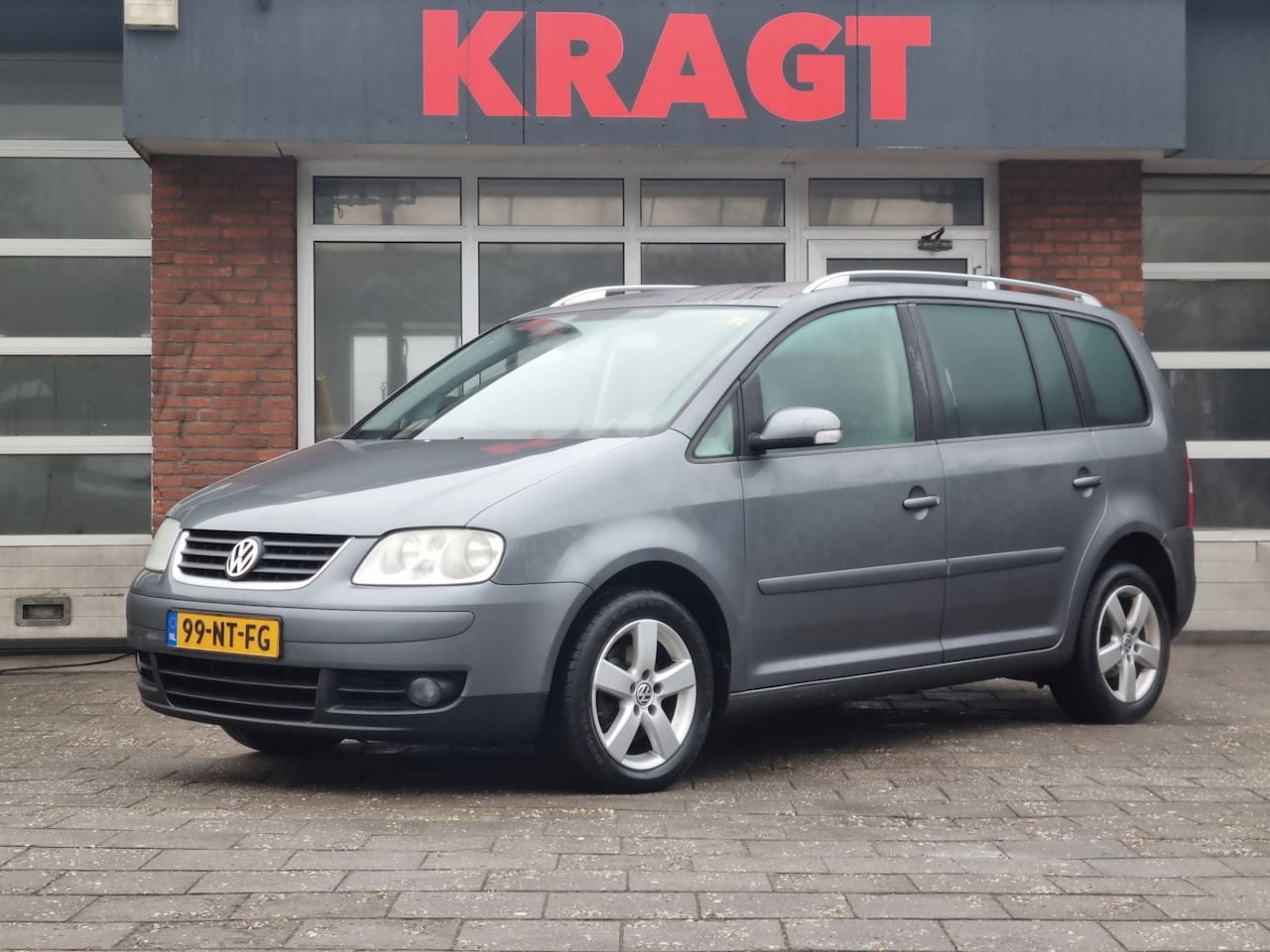 Volkswagen Touran - Highline 2.0-16V FSI 150 pk - climate - cruise - lichtmetaal - AutoWereld.nl