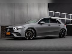 Mercedes-Benz A-klasse - AMG 35 4MATIC 306 pk Premium Plus AMG-Pakket / Mat-Grijs/ Pano-Dak/ Camera/ Keyless/ Wide