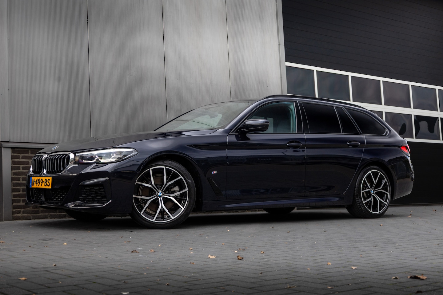BMW 5-serie Touring - 520d 191 pk High Executive M-Sportpakket / Facelift/ Sport-Stoelen/ Stoel.Verw/ Adap.Cruis - AutoWereld.nl