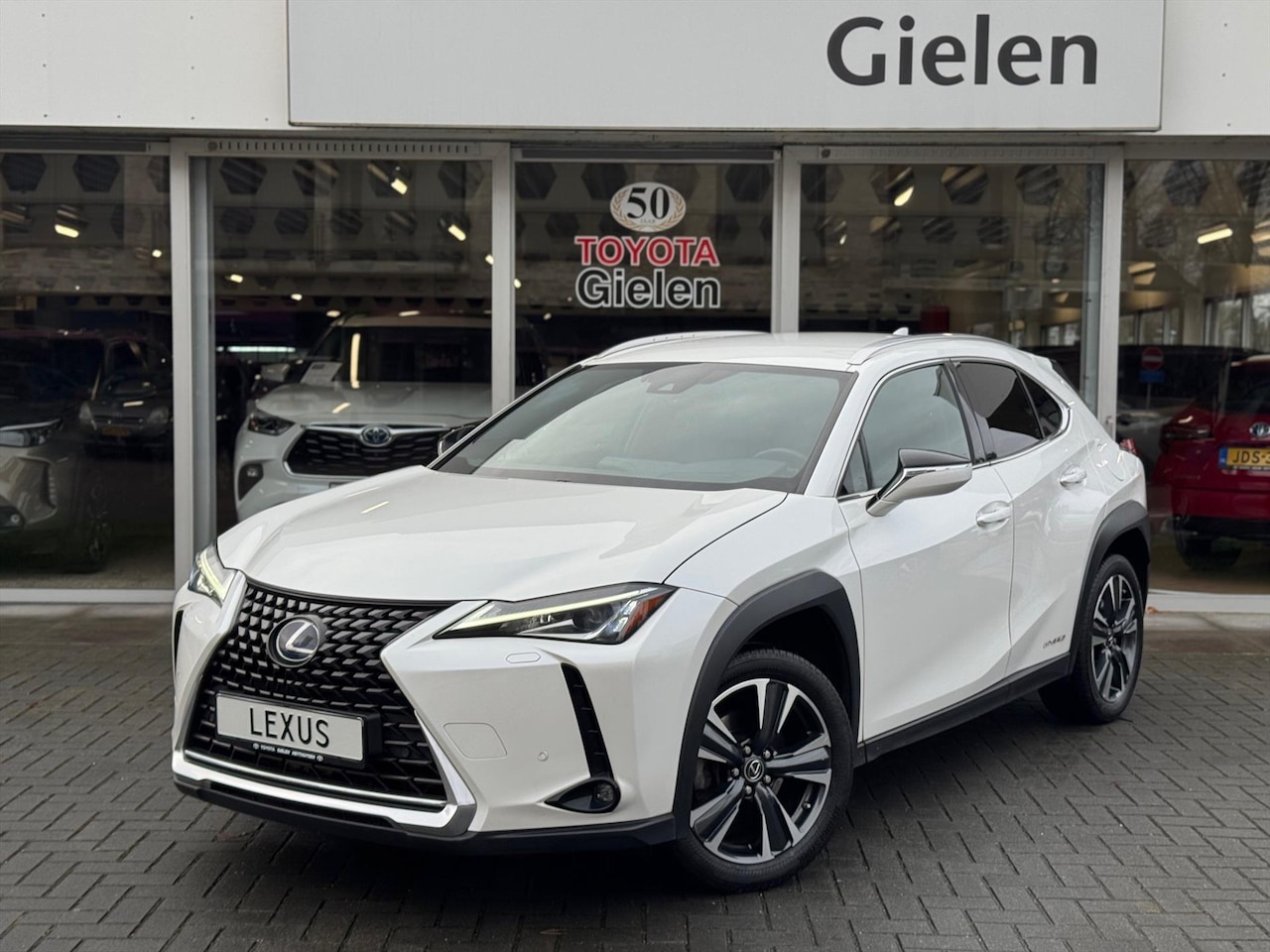 Lexus UX - 250h Preference Line | 18 inch, Stoel + Stuurverwarming, Apple CarPlay/Android Auto, Keyle - AutoWereld.nl