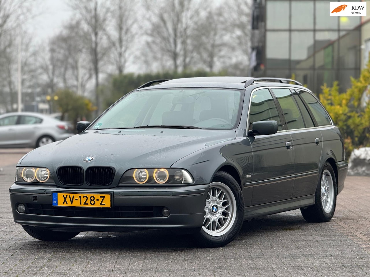 BMW 5-serie Touring - 520i | High Executive | Schuifdak | Parkeersensoren | Navigatie | Cruise control | 2 sleut - AutoWereld.nl