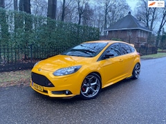 Ford Focus - 2.0 EcoBoost ST-3 Recaro, Camera, 275PK