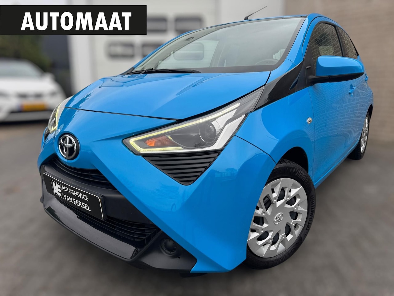 Toyota Aygo - 1.0 VVT-i x-play AUTOMAAT / CAMERA / WEINIG KM'S / LED / BLUETOOTH - AutoWereld.nl