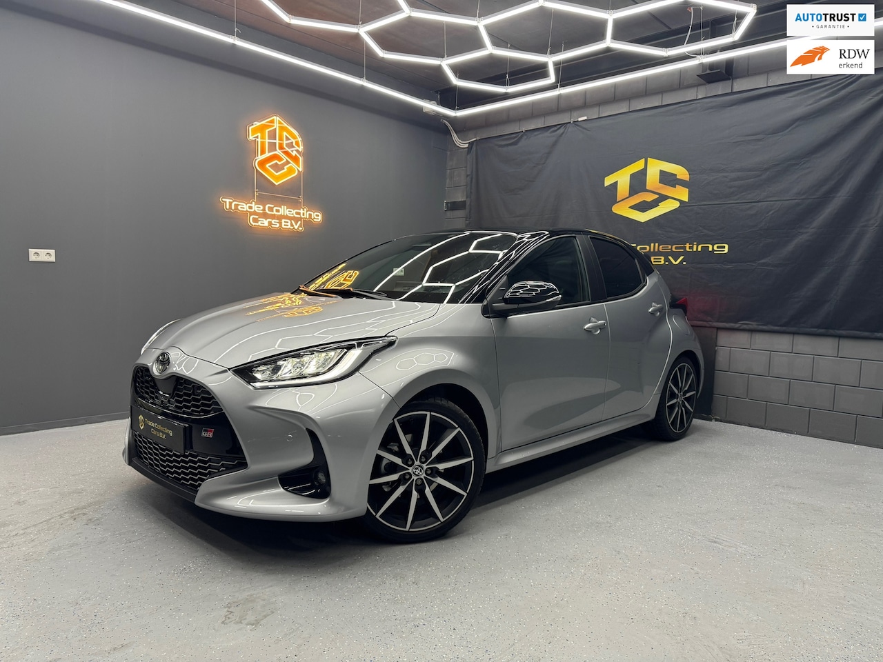 Toyota Yaris - 1.5 Hybrid 130 GR Sport PANO-HUD-JBL-CAM-KEYLESS - AutoWereld.nl