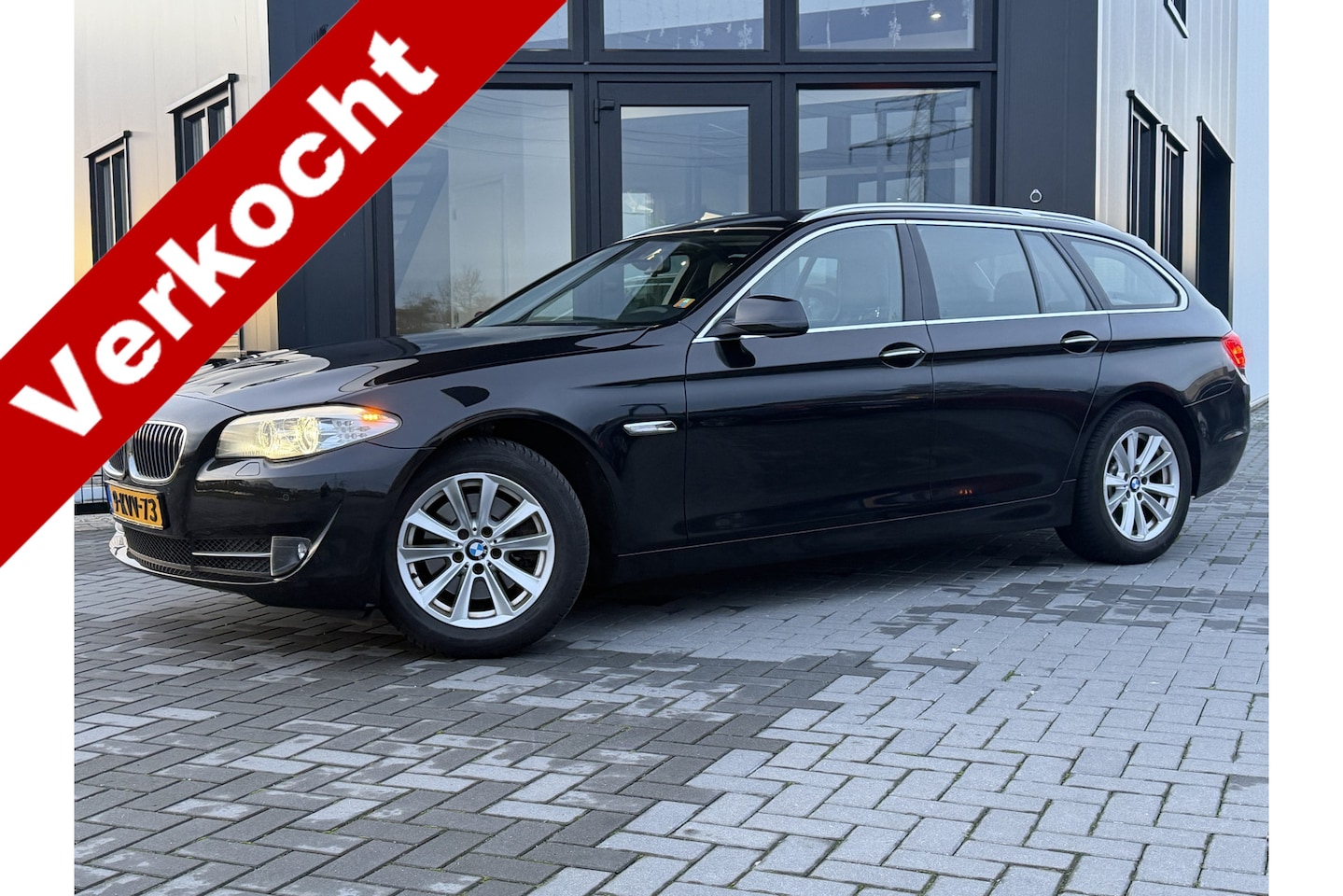 BMW 5-serie Touring - 520i High Executive Leer | Sportstoelen | Trekhaak | Nwe beurt & APK - AutoWereld.nl