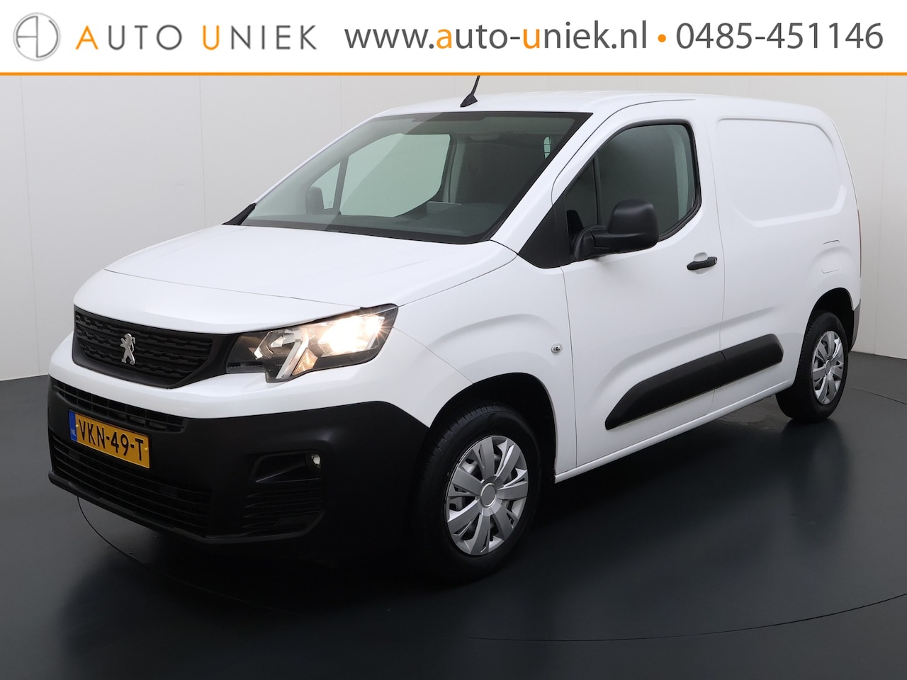 Peugeot Partner - 1.2 PureTech Premium BENZINE, Cruise Control, Airco, Navigatie - AutoWereld.nl