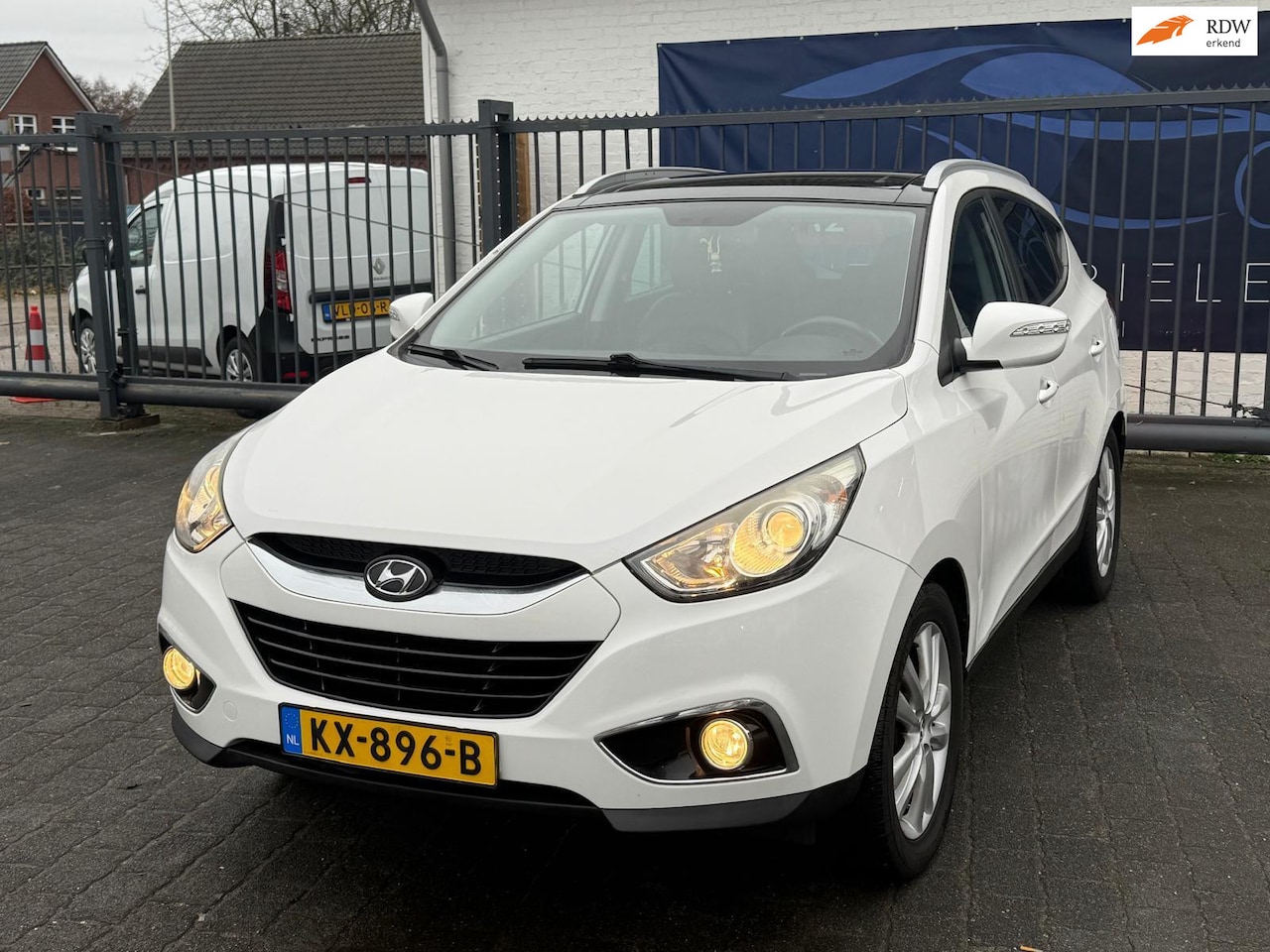 Hyundai ix35 - 2.0i Style / NAVIGATIE / AIRCO / STOELVERWARMING / TREKHAAK - AutoWereld.nl