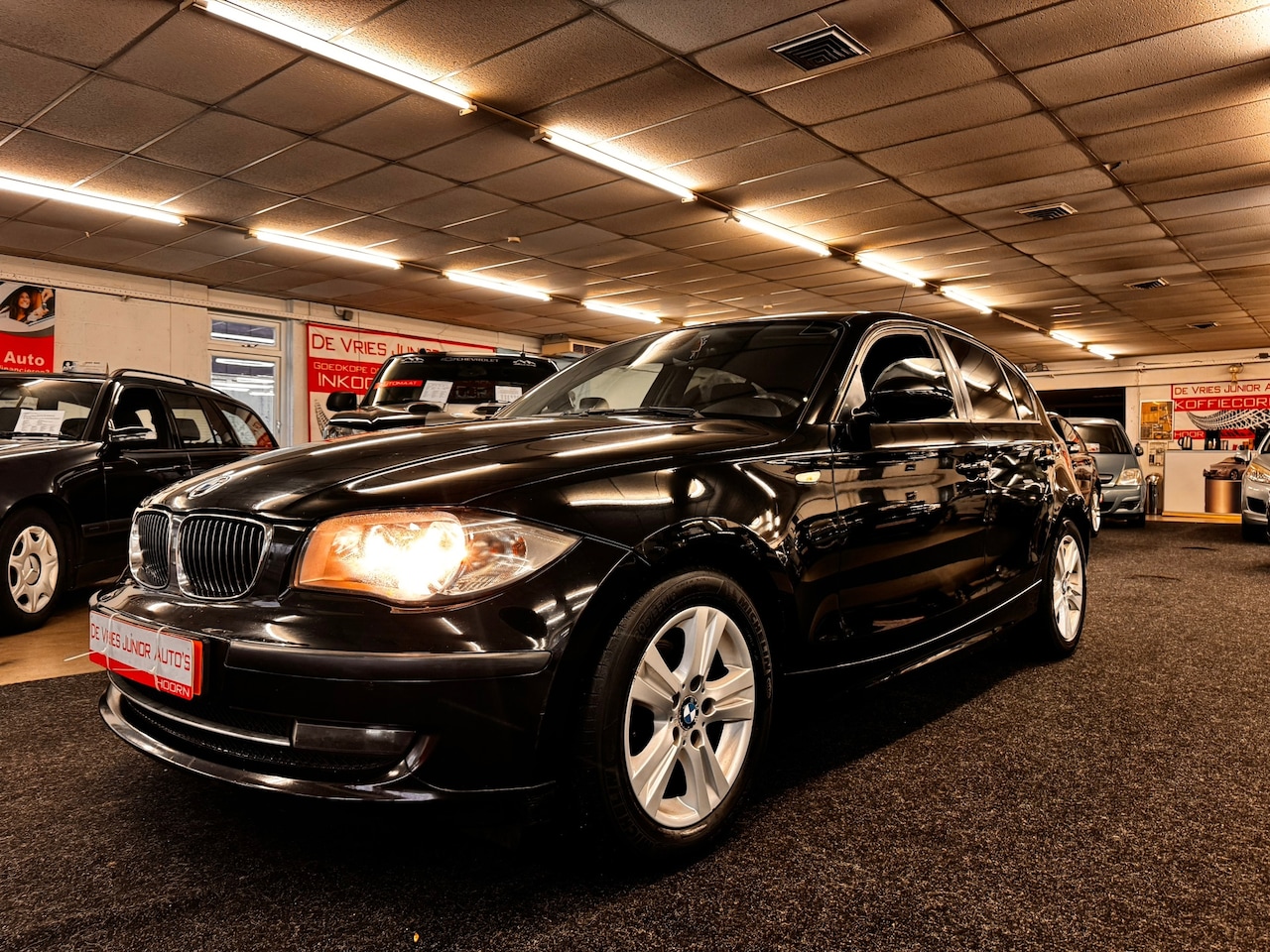 BMW 1-serie - 116i Business Line. 6-versnellingen en zeer goed onderhouden! - AutoWereld.nl